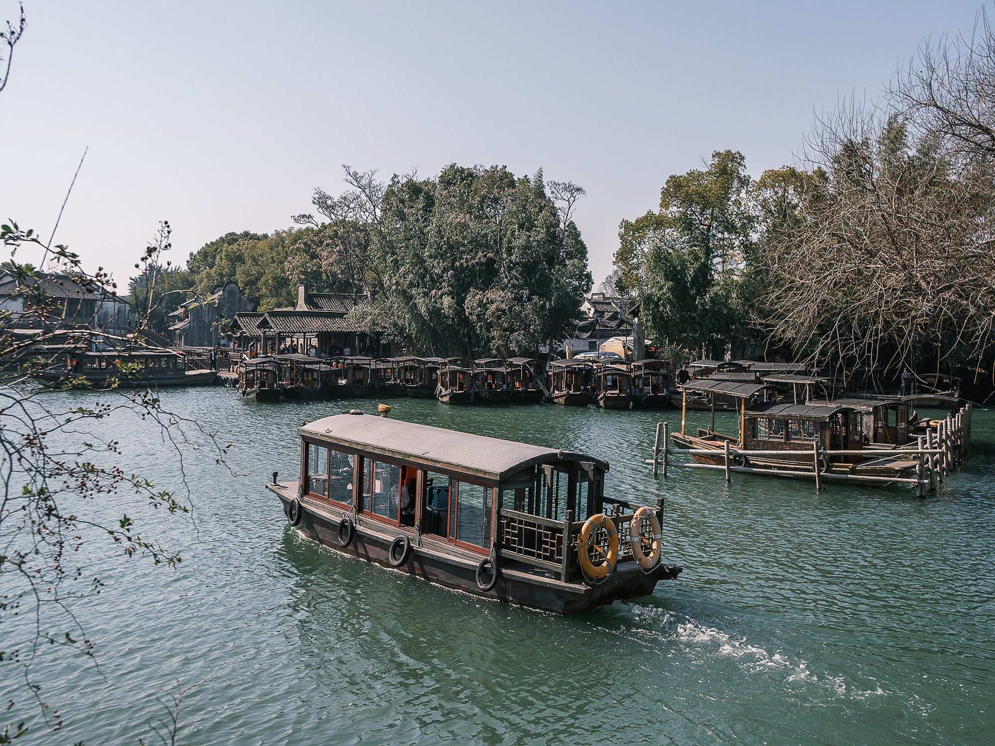 【私享定制团】 上海出发乌镇+苏州+无锡度假5天4晚（夜上海游览+乌镇东栅西栅双景区+太湖渡船+体验非遗苏绣）