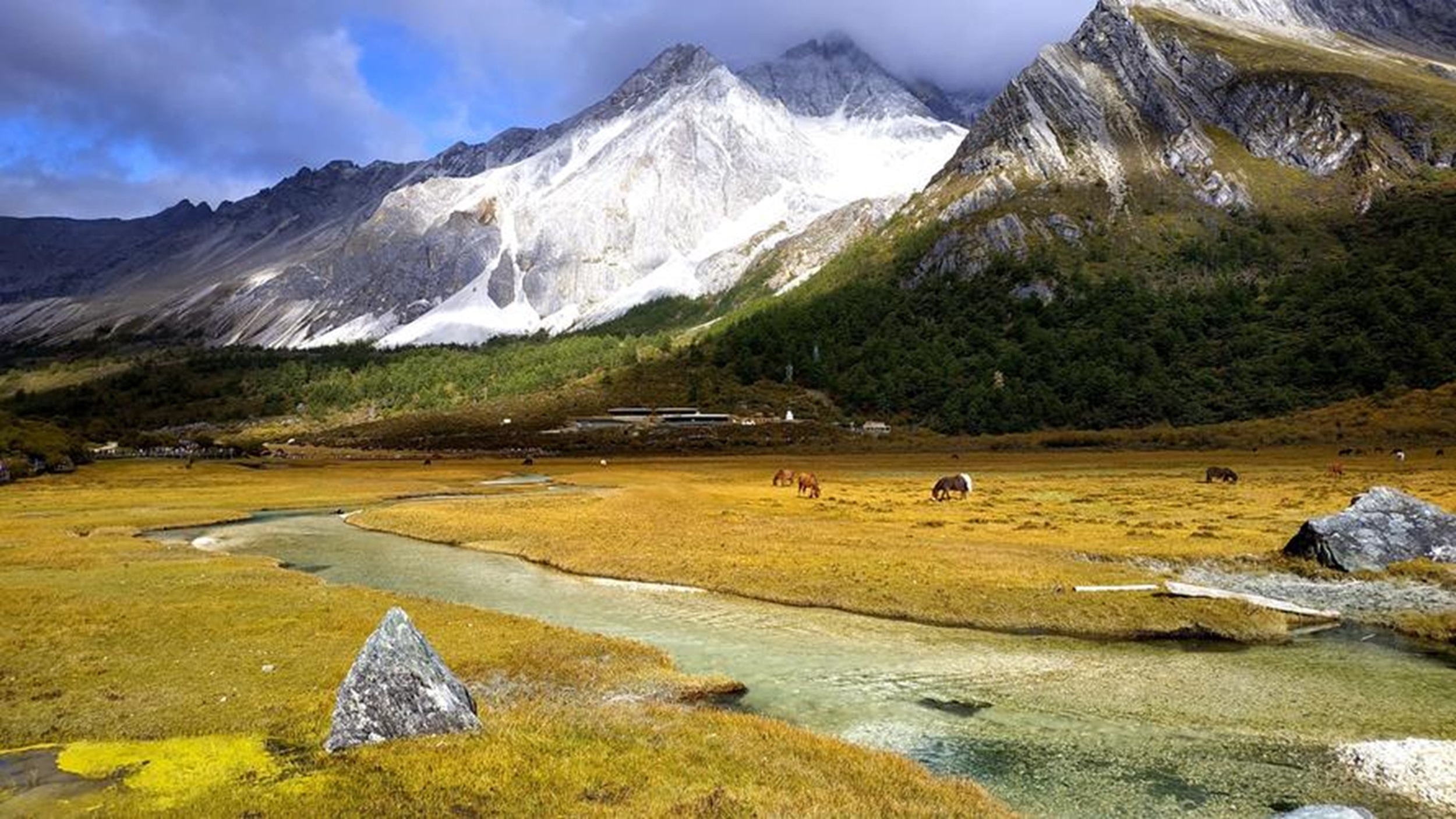 四川川西小环线3日游（四姑娘山双桥沟+亚拉雪山+墨石公园+姑弄村+塔公+鱼子西+高尔寺+赠送藏装旅拍+四川成都往返+2-8人小团）