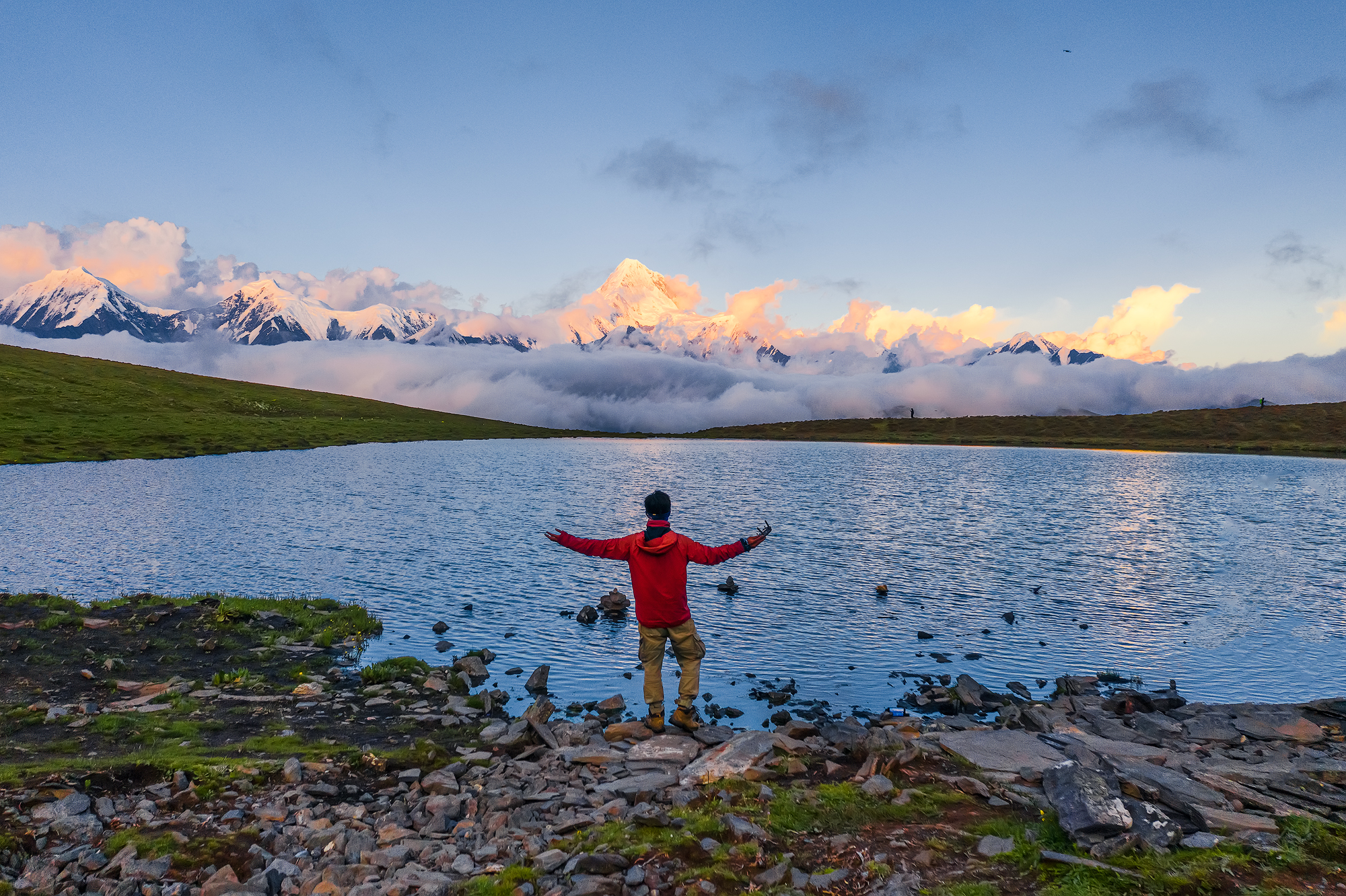 川西贡嘎小环线徒步5日游（贡嘎雪山+冷嘎措+泉华滩+子梅垭口+领队配比1:8+专业马帮+轻装徒步）