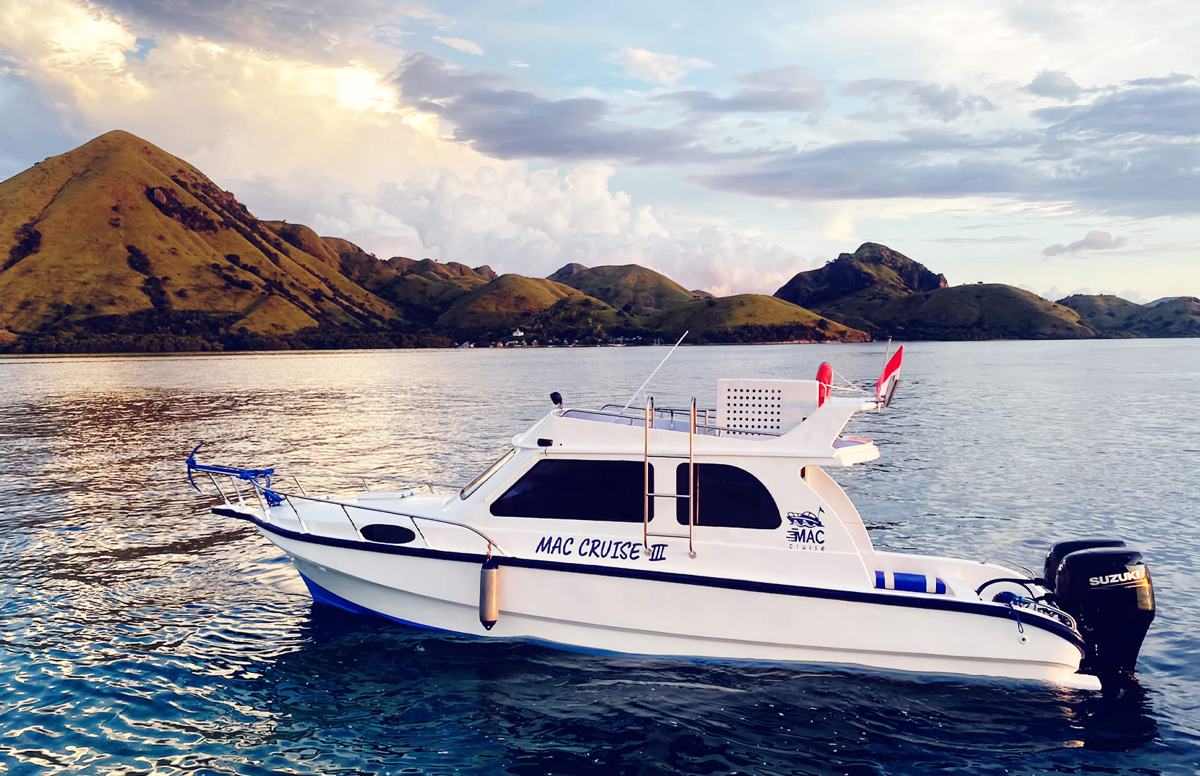 从拉布安巴佐出发，搭乘 Mac Cruise 的科莫多岛私人快艇之旅