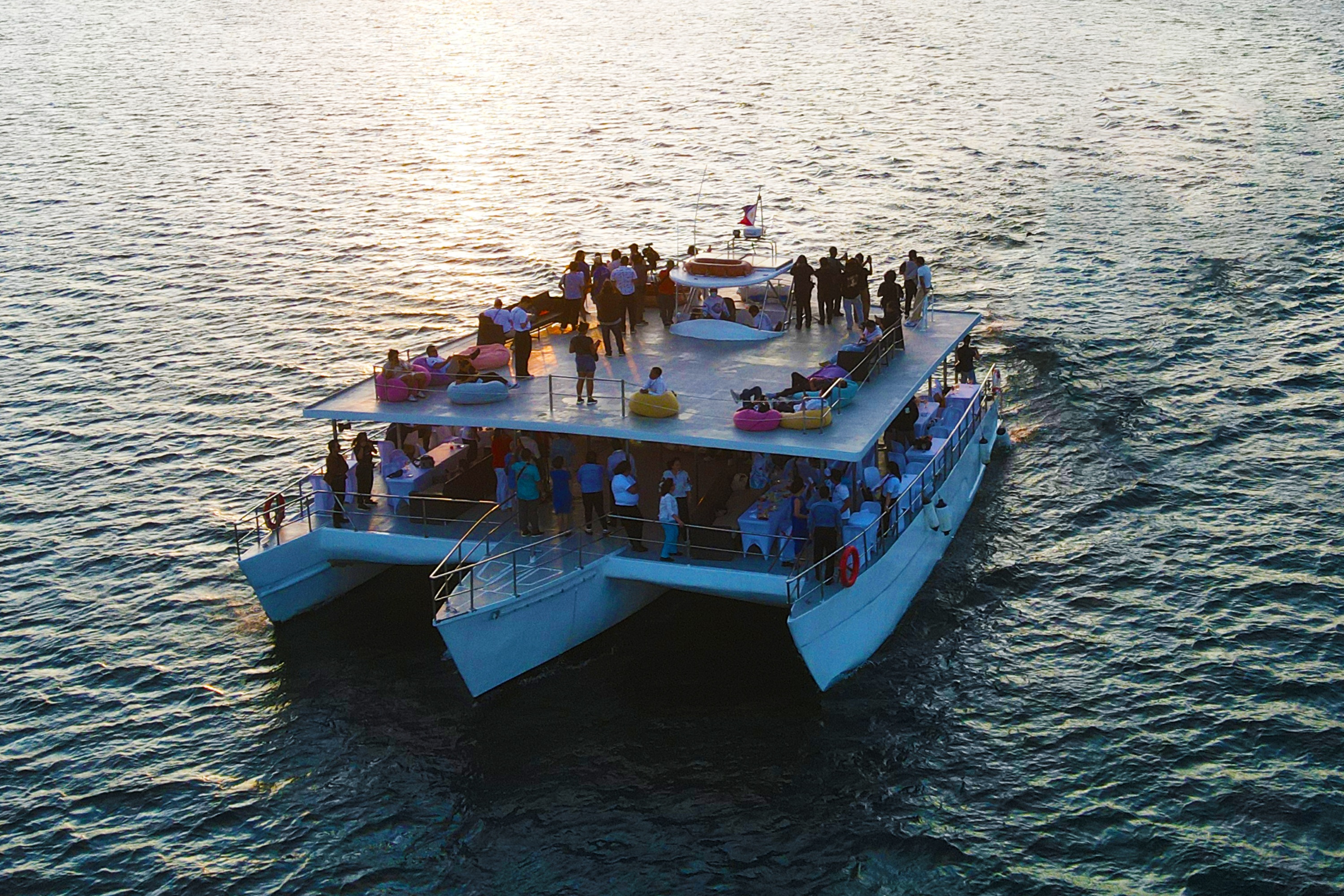 苏比克湾独家游艇巡游