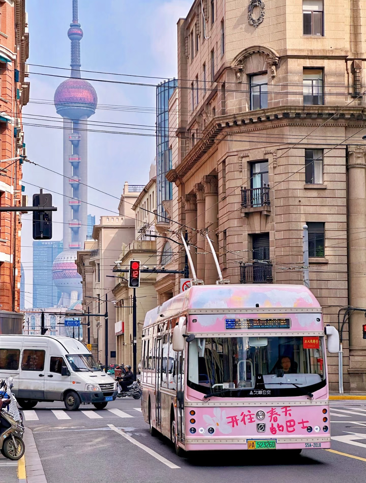 上海citywalk经典路线：上海外滩+东方明珠塔+万国建筑群+私家导游全程陪伴+专业讲解服务（可选多种语言讲解）+1天2场自由选择
