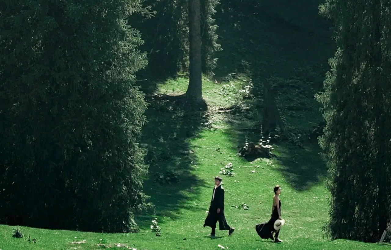 新疆盛夏伊犁头等舱6日游（吐尔根杏花沟+那拉提空中草原+喀赞其民俗村+赛里木湖下午茶+多巴胺六星街+无人机航拍）