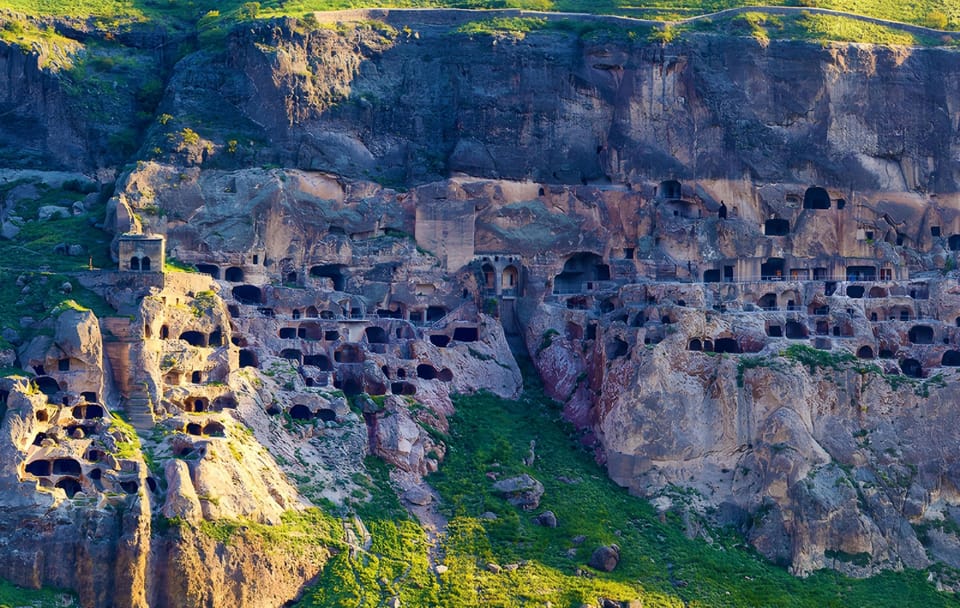 第比利斯至博尔若米-拉巴特-瓦尔齐亚一日游跟团游