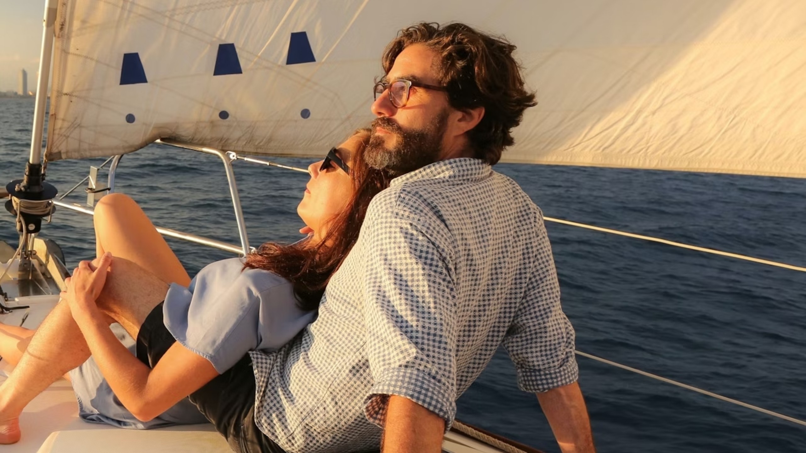 巴塞隆纳夕阳风帆游船体验（含饮品和小点）