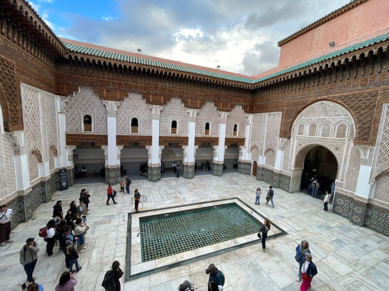 马拉喀什文化遗产之旅：本优素福神学院、秘密花园和麦地那老城