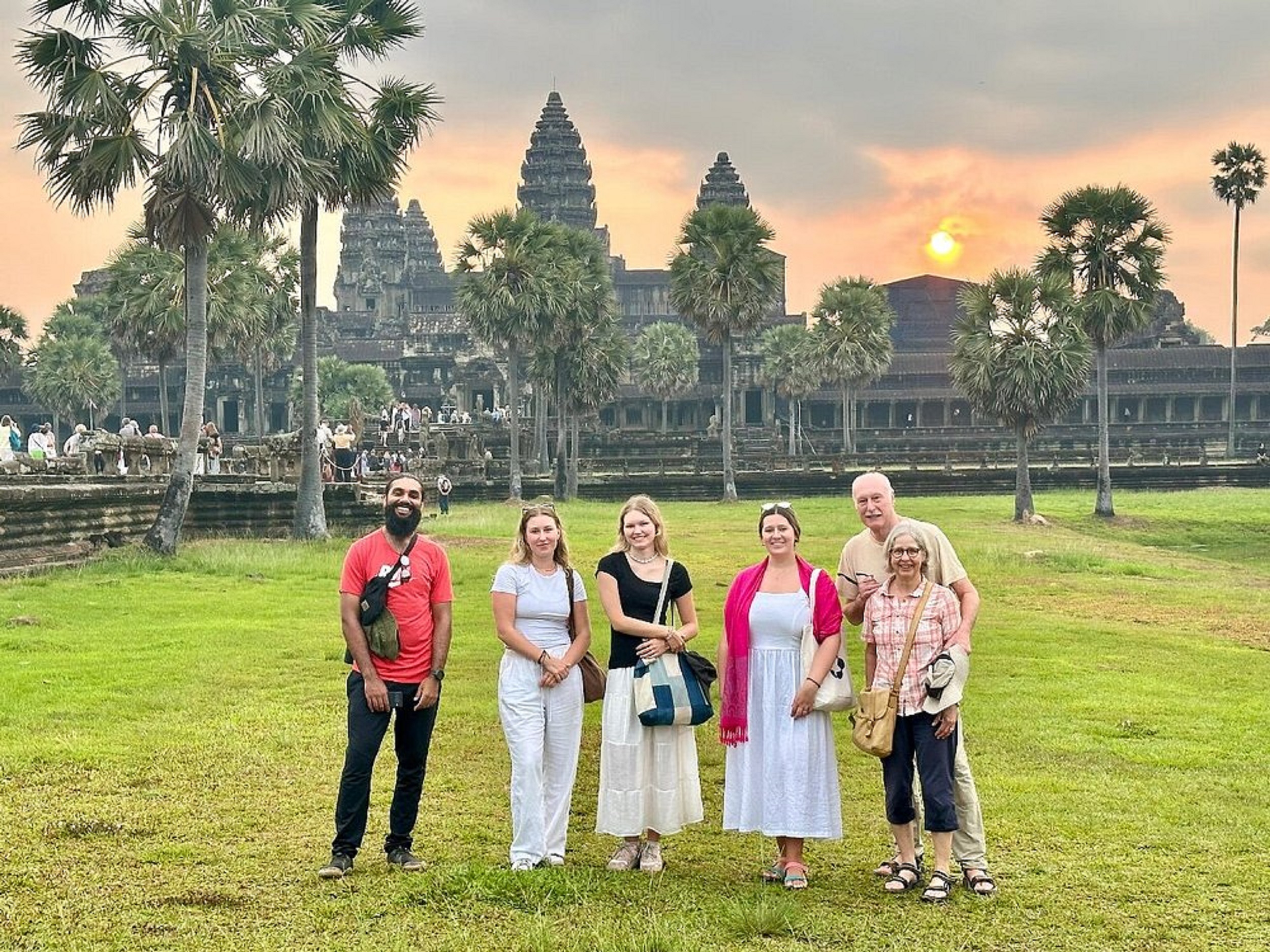 暹粒市：吴哥窟日出小团导览游