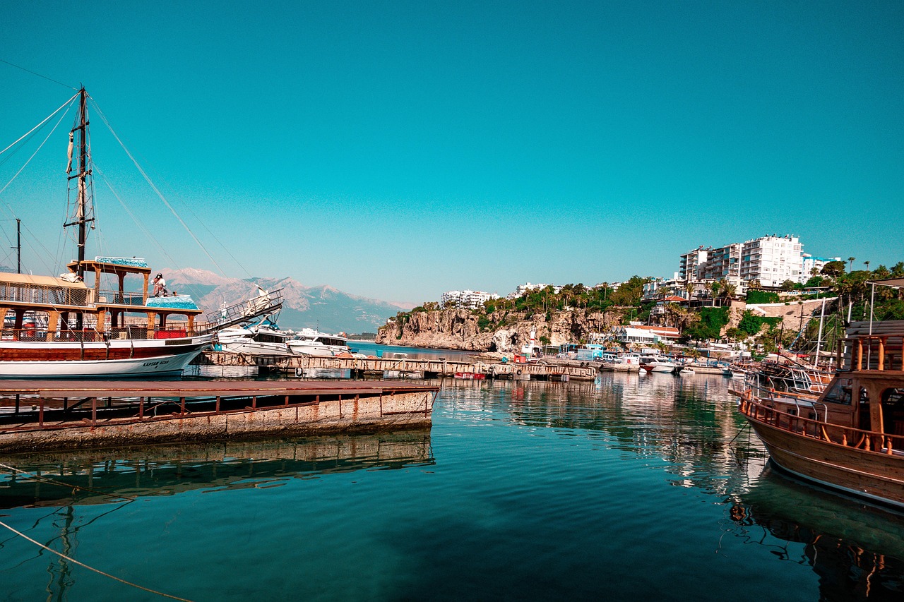 安塔利亚老城区及瀑布之旅