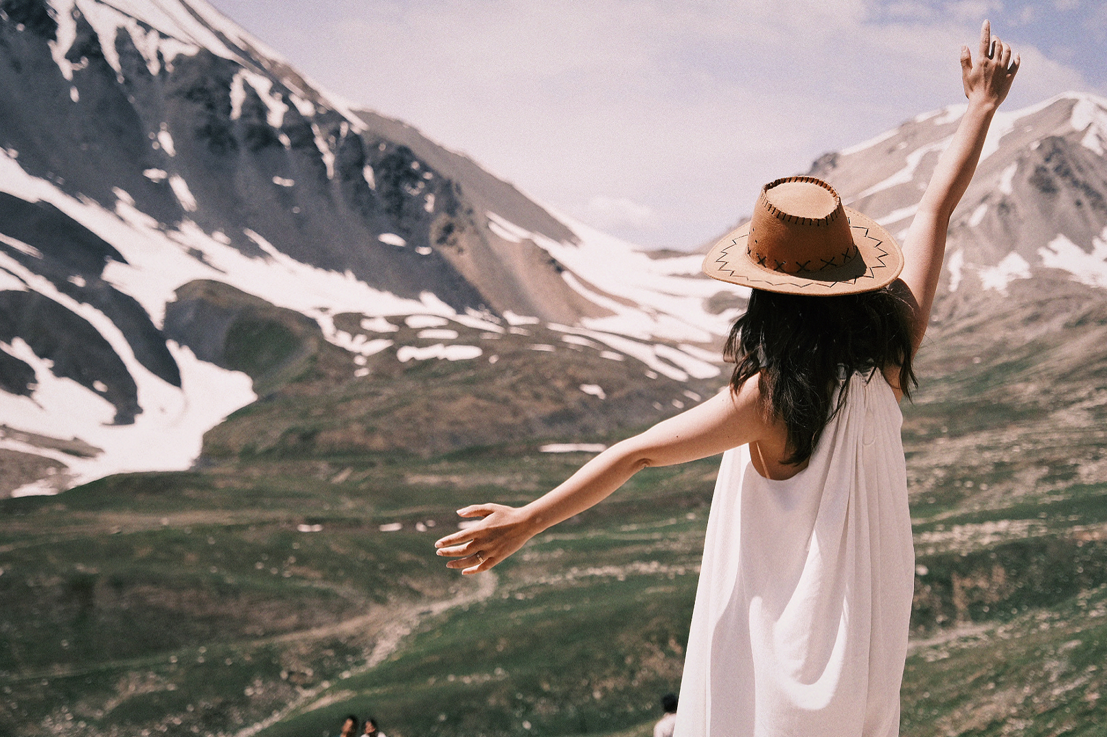 新疆伊犁牧野伊夏独库版7日（全程摄影旅拍+赛湖帆船体验+喀拉峻民族家访+库尔德宁小火锅+孟克特古道+恰甫其海+唐布拉百里画廊）