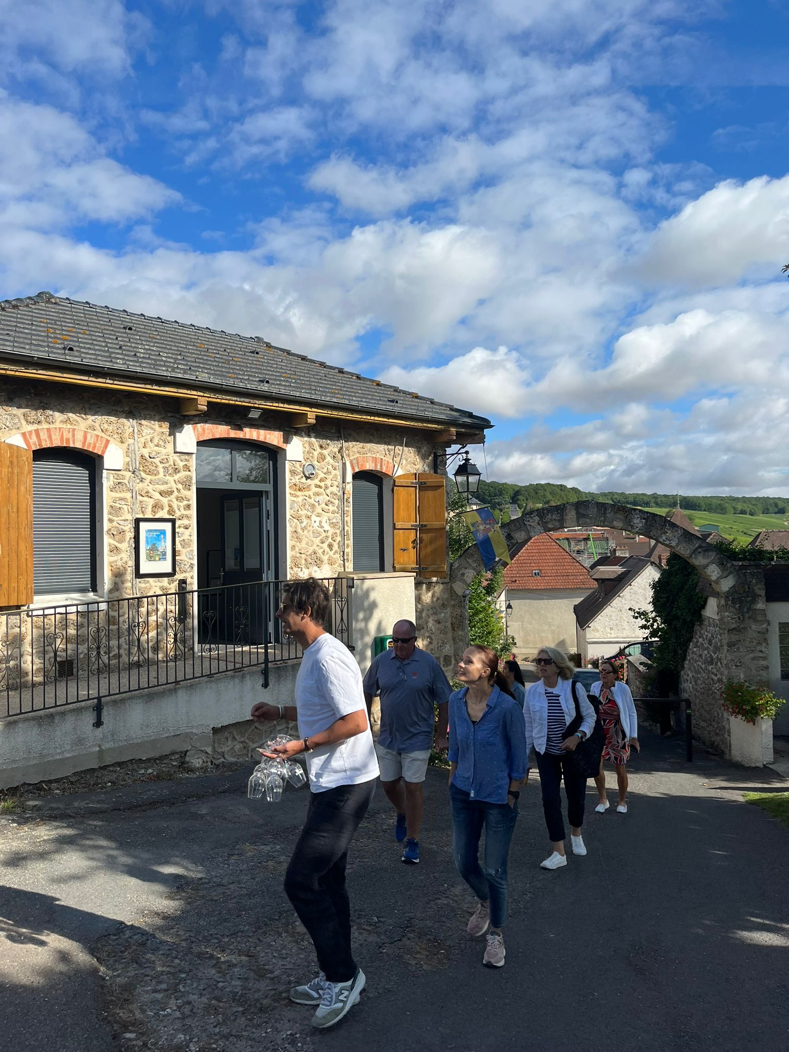 正宗香槟之旅：3个酒庄，10次品尝和午餐