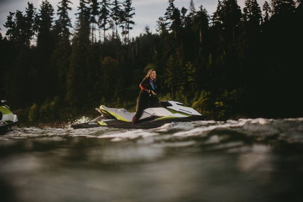 温哥华宝云岛 (Bowen Island) 刺激摩托艇之旅