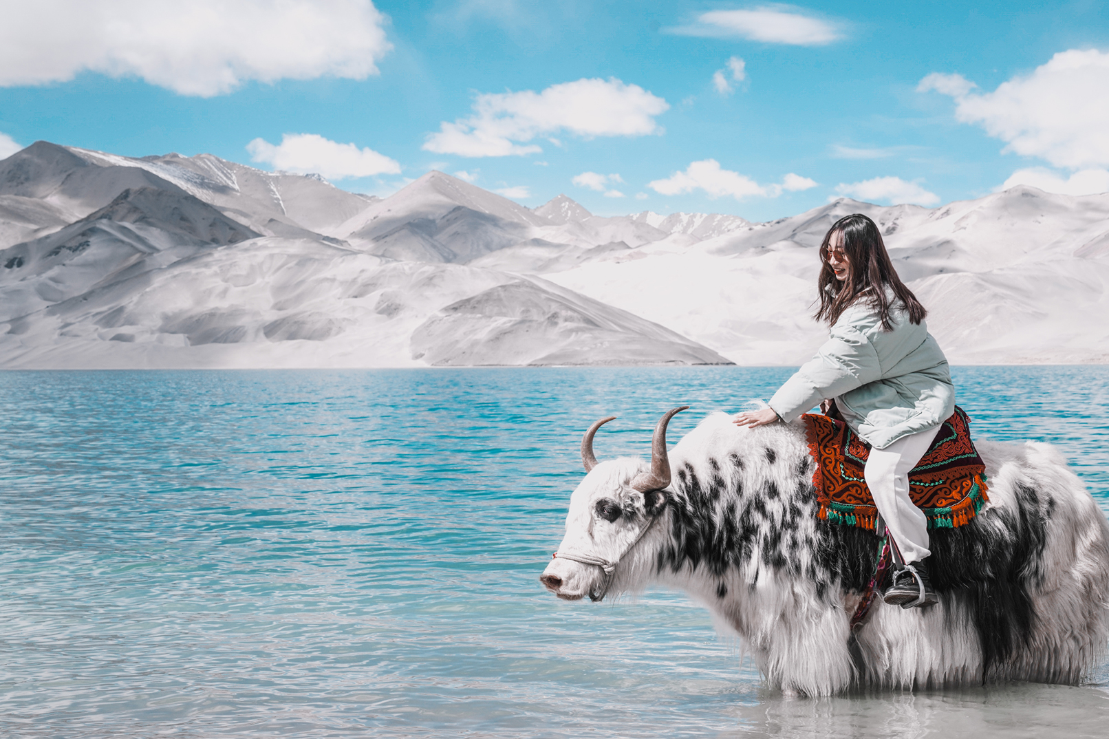 新疆南疆帕米尔5日游（喀什古城citywalk+喀拉库勒湖+盘龙古道+白沙湖+盘龙古道+木吉火山口+塔吉克下午茶）