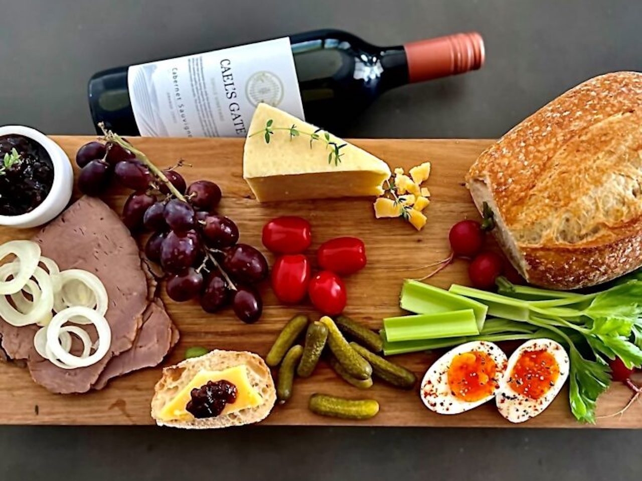 凯尔斯之门葡萄酒和平民午餐