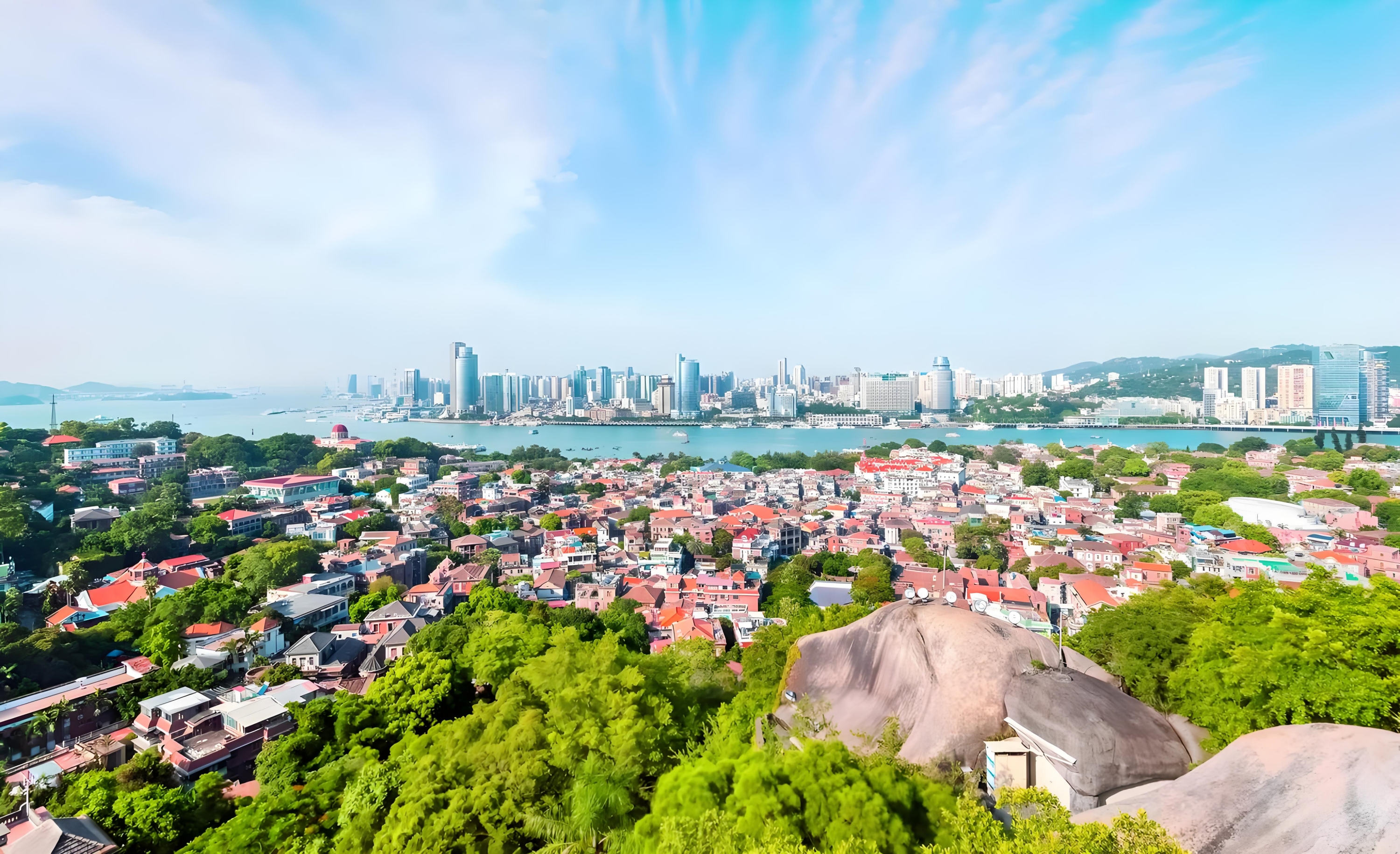 厦门鼓浪屿万国建筑+日光岩一日游 登日光岩 从高处俯瞰鼓浪屿