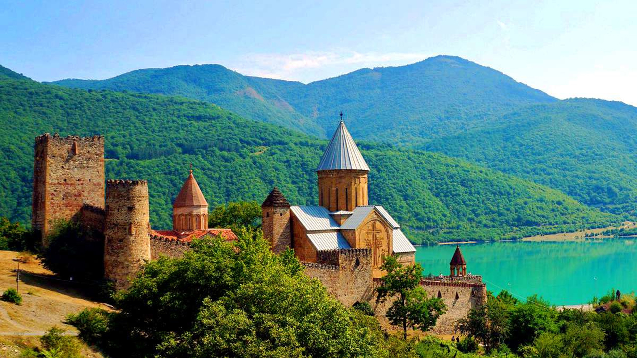 第比利斯至卡兹别吉、古道里和阿纳努里一日游