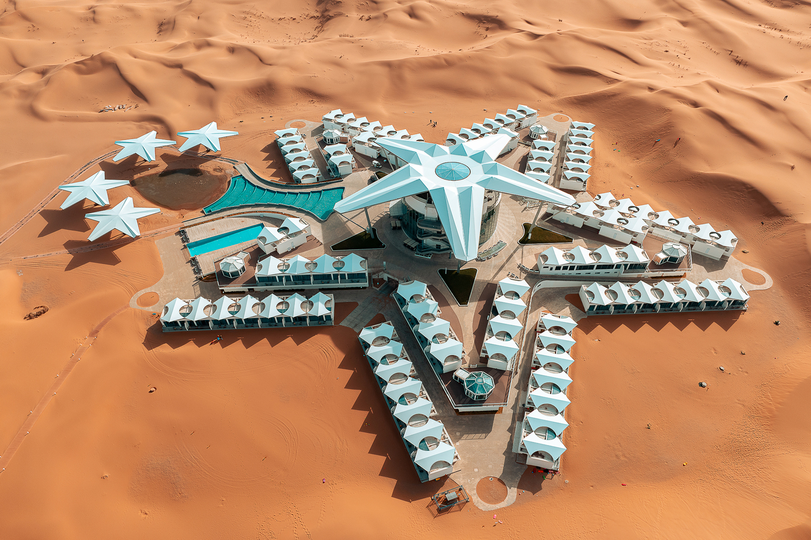 【私享定制团】宁夏奢宿中卫5日（星星酒店+黄河宿集+腾格里五湖穿越+乌兰湖航拍+沙坡头沙漠活动+66号公路旅拍+红酒品鉴+贺兰山岩画）