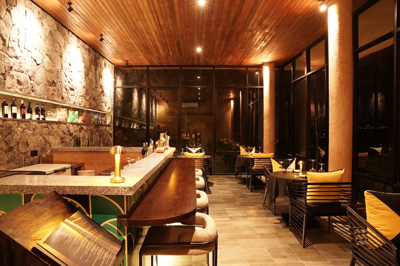 乌布布兰玛都半精致餐厅