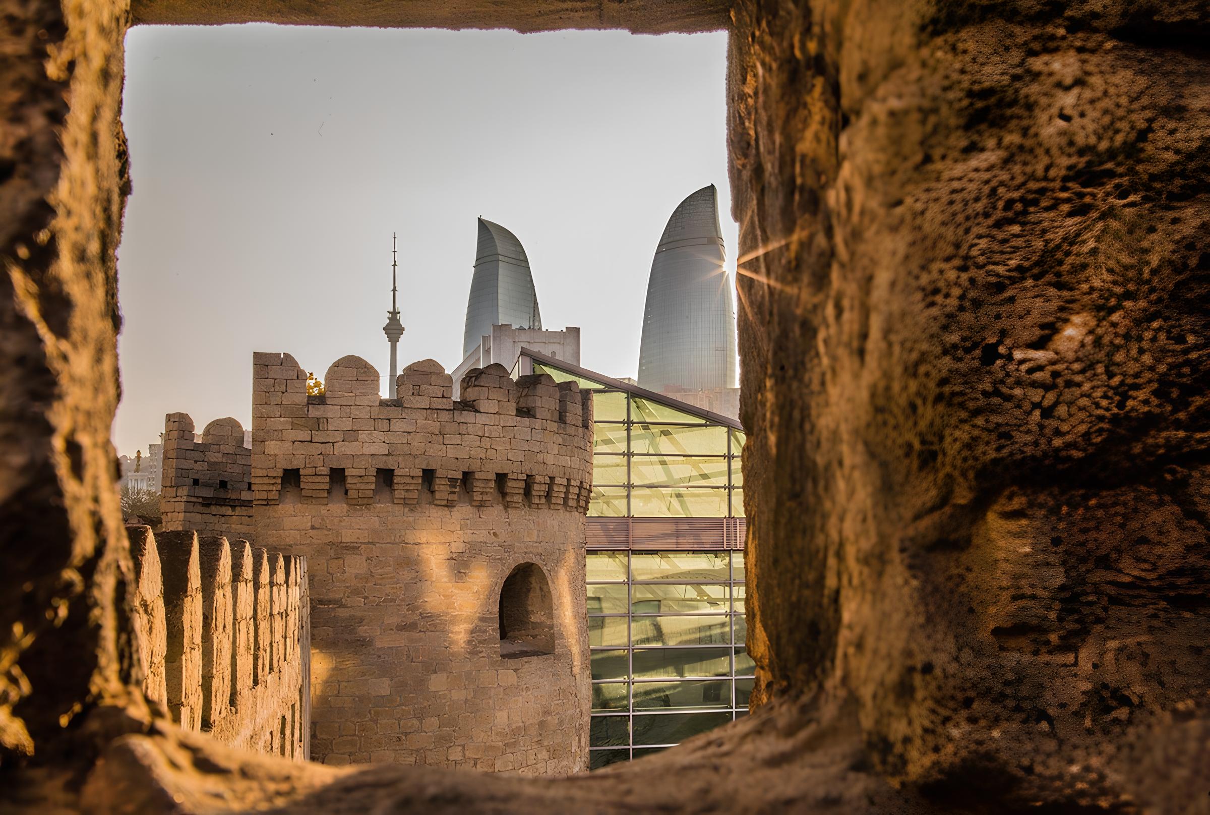 古城之旅。从少女塔出发，游览所有景点。