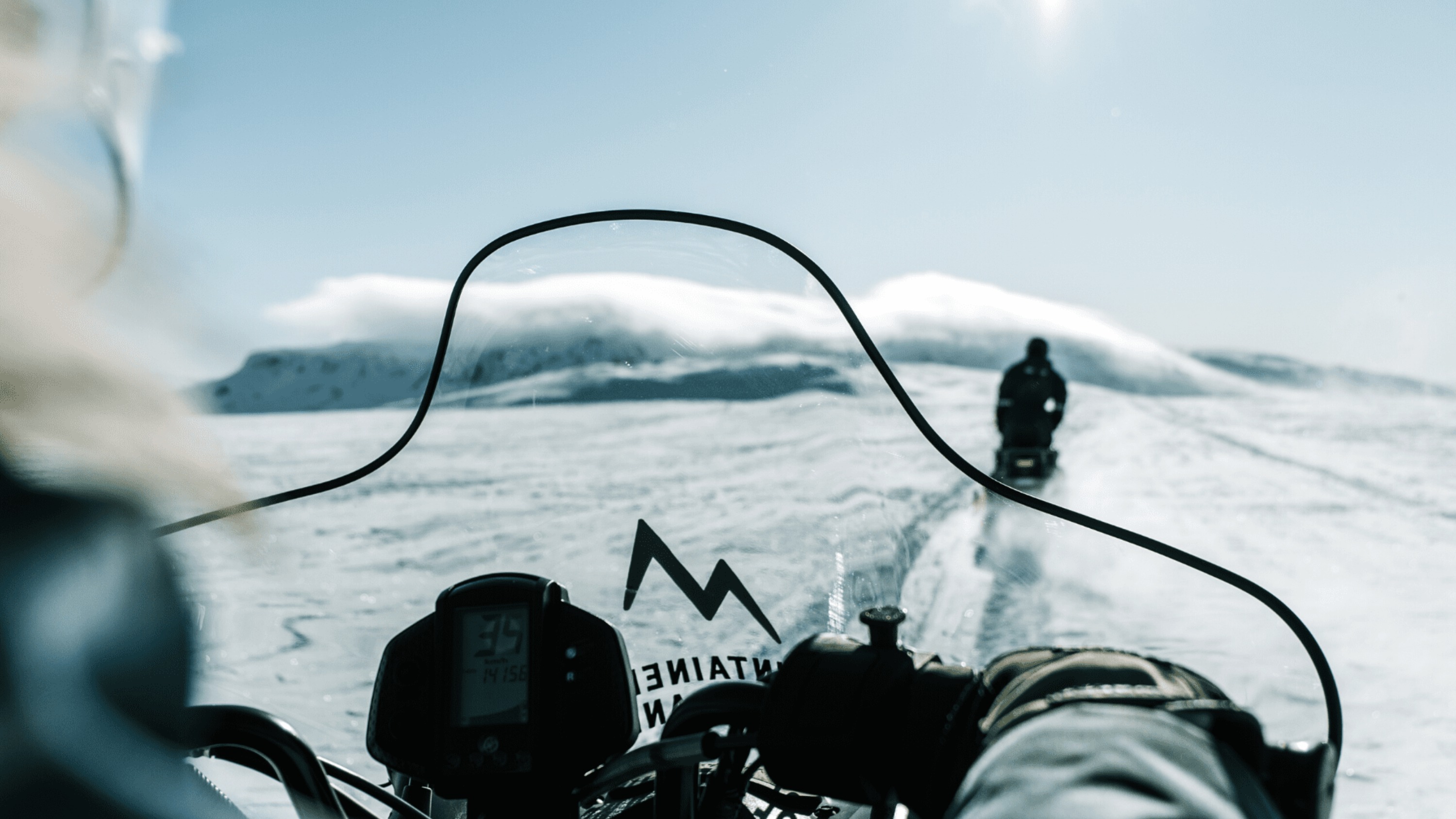 黄金瀑布朗格冰川雪地摩托体验