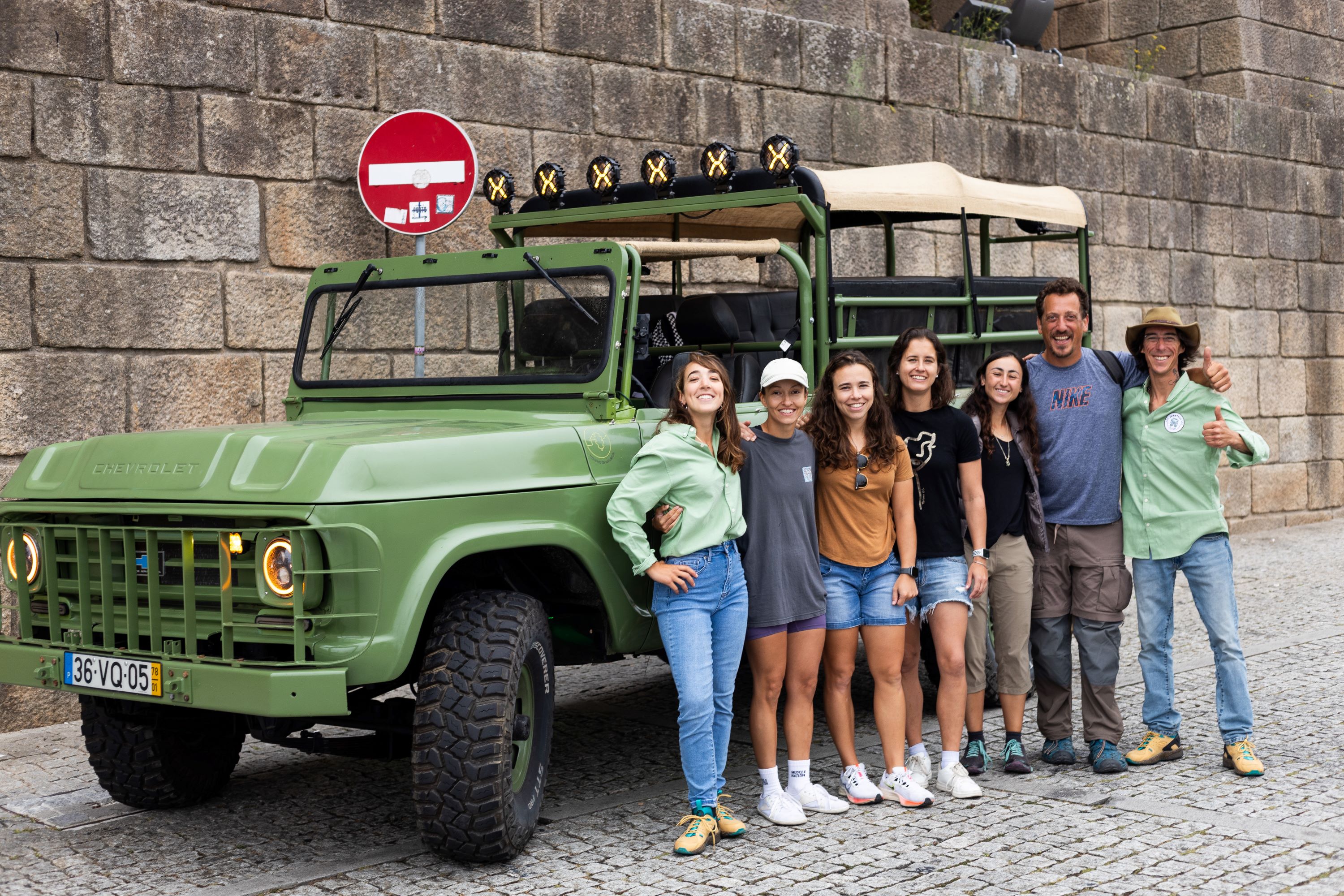 乘坐吉普车探索波尔图历史中心