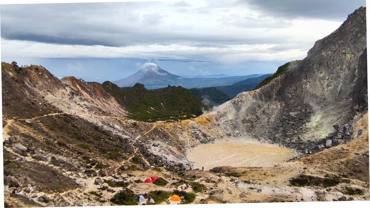 从棉兰出发，挑战西巴亚克火山健行、享受温泉，再游览 Lumbini 自然公园