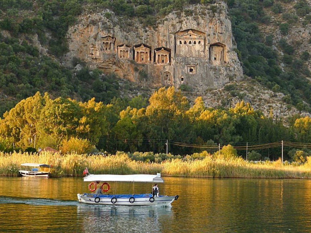 从马尔马里斯出发的达利安海龟海滩之旅，含泥浴和河流巡游