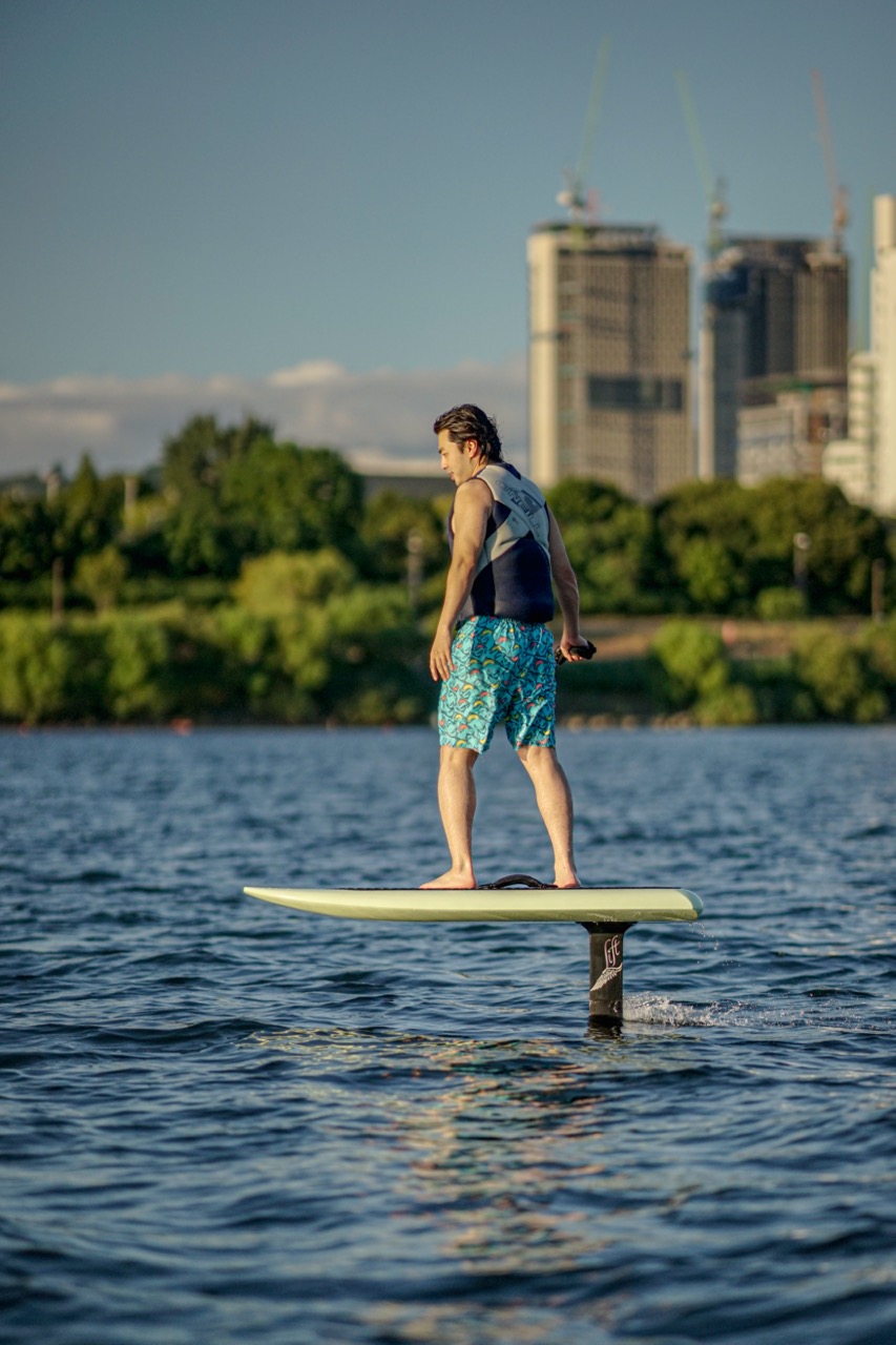 首尔汉江电动水翼冲浪课程