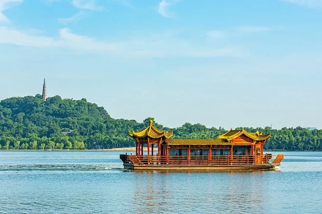 杭州雷峰塔白娘子解说+西湖画舫船环湖游(不登岛)+专业导游服务半日游