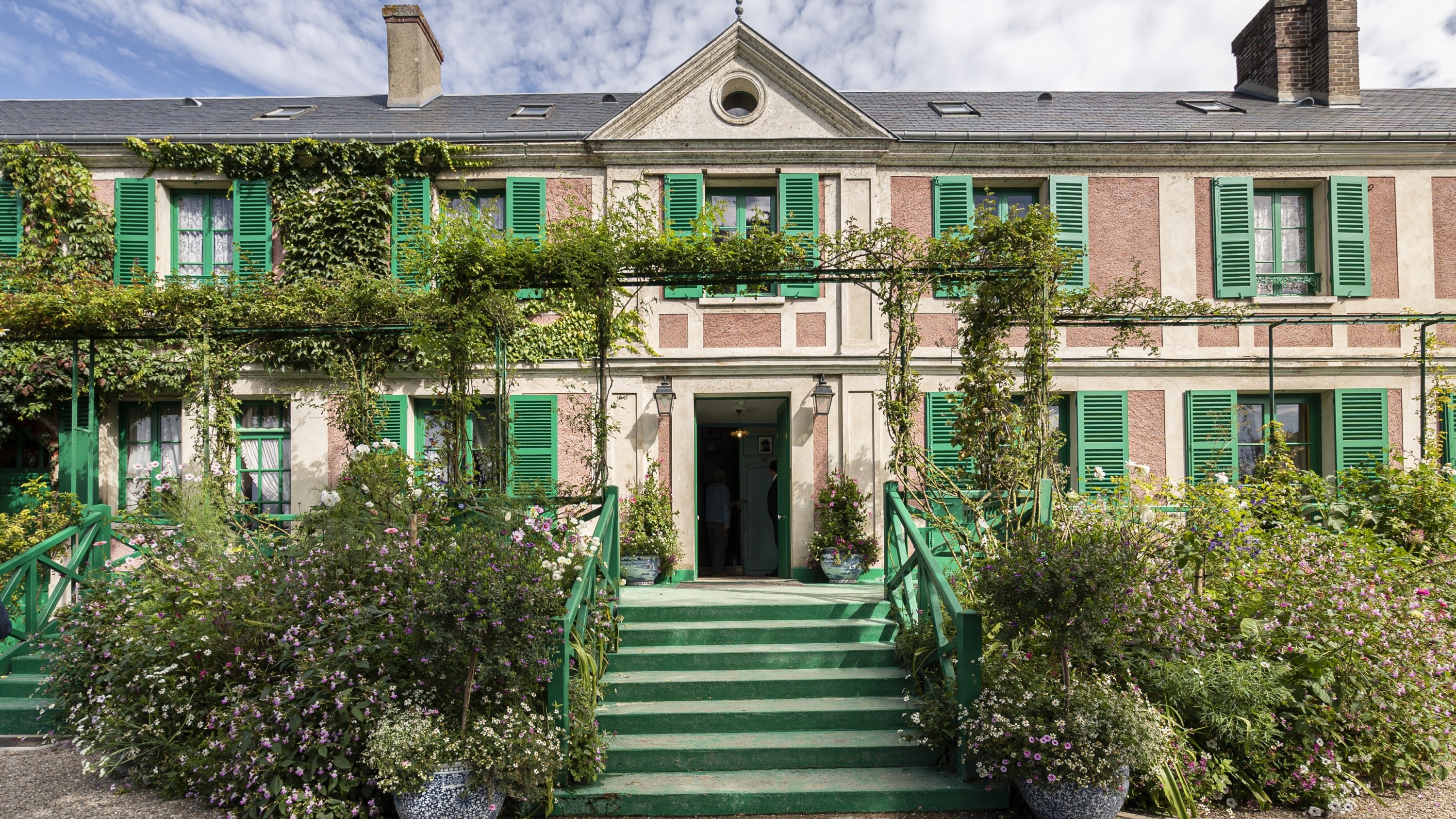 从巴黎出发，前往吉维尼参观莫奈基金会和印象派博物馆