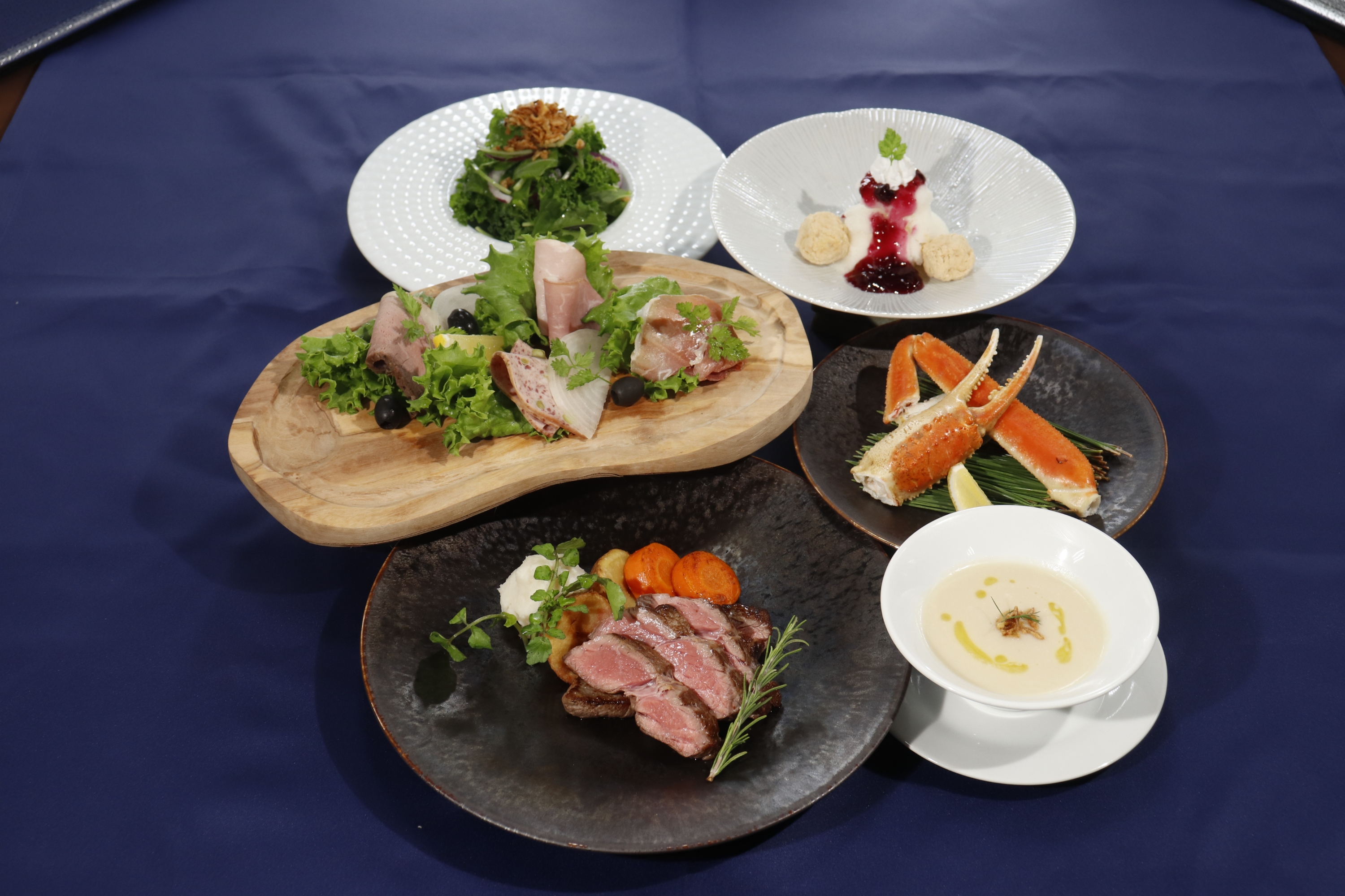 AYAKitchen－蟹肉火锅＆牛肉寿喜烧（北海道二世谷）