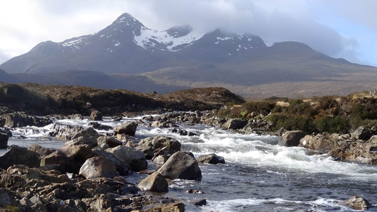 从因弗内斯出发的斯凯岛和仙女池一日游
