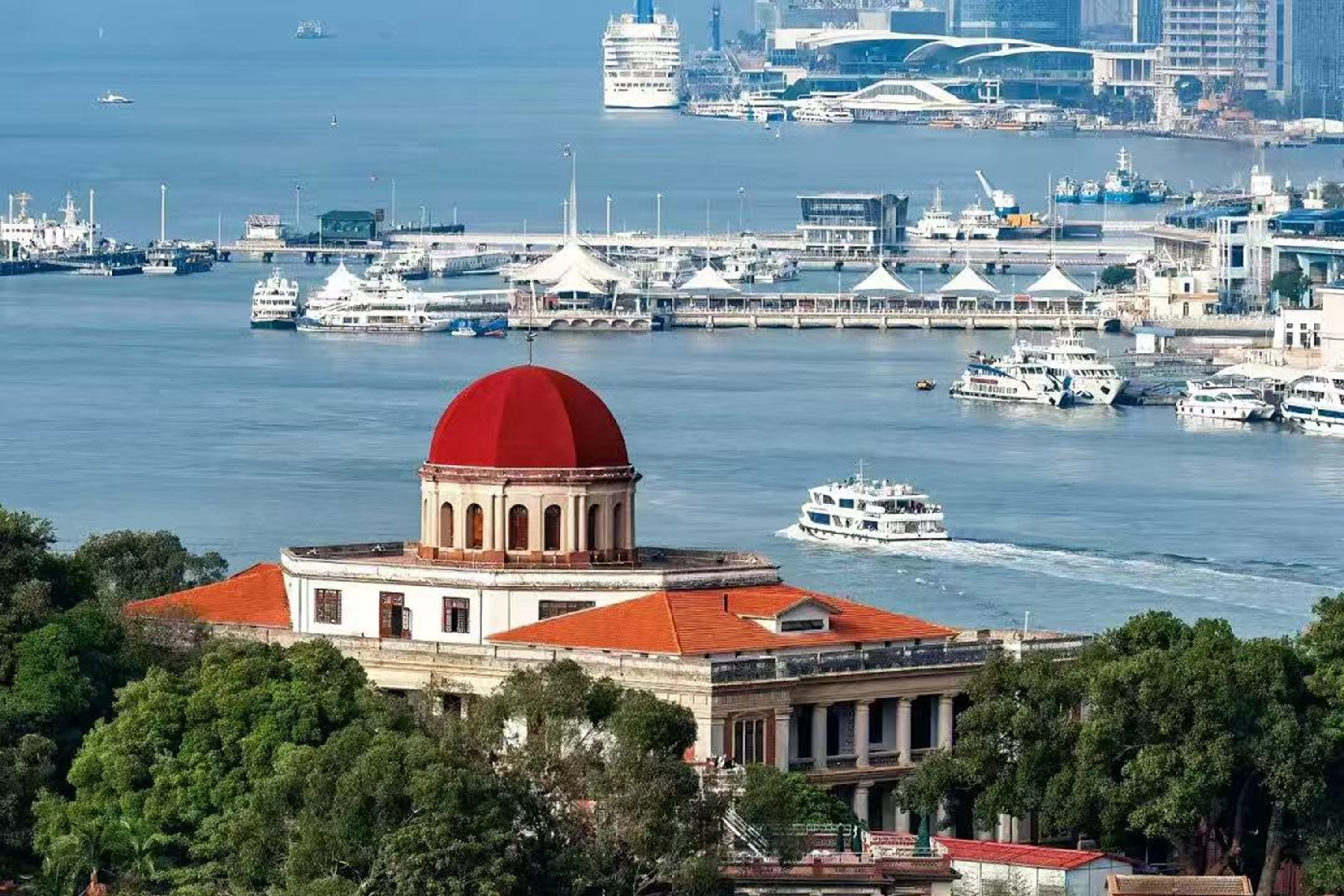 福建厦门鼓浪屿&南普陀1日游（鼓浪屿+南普陀寺+菽庄花园+万国建筑博览+打卡网红转角+赠送特色福袋+体验佛教文化+一次玩遍精华景点）