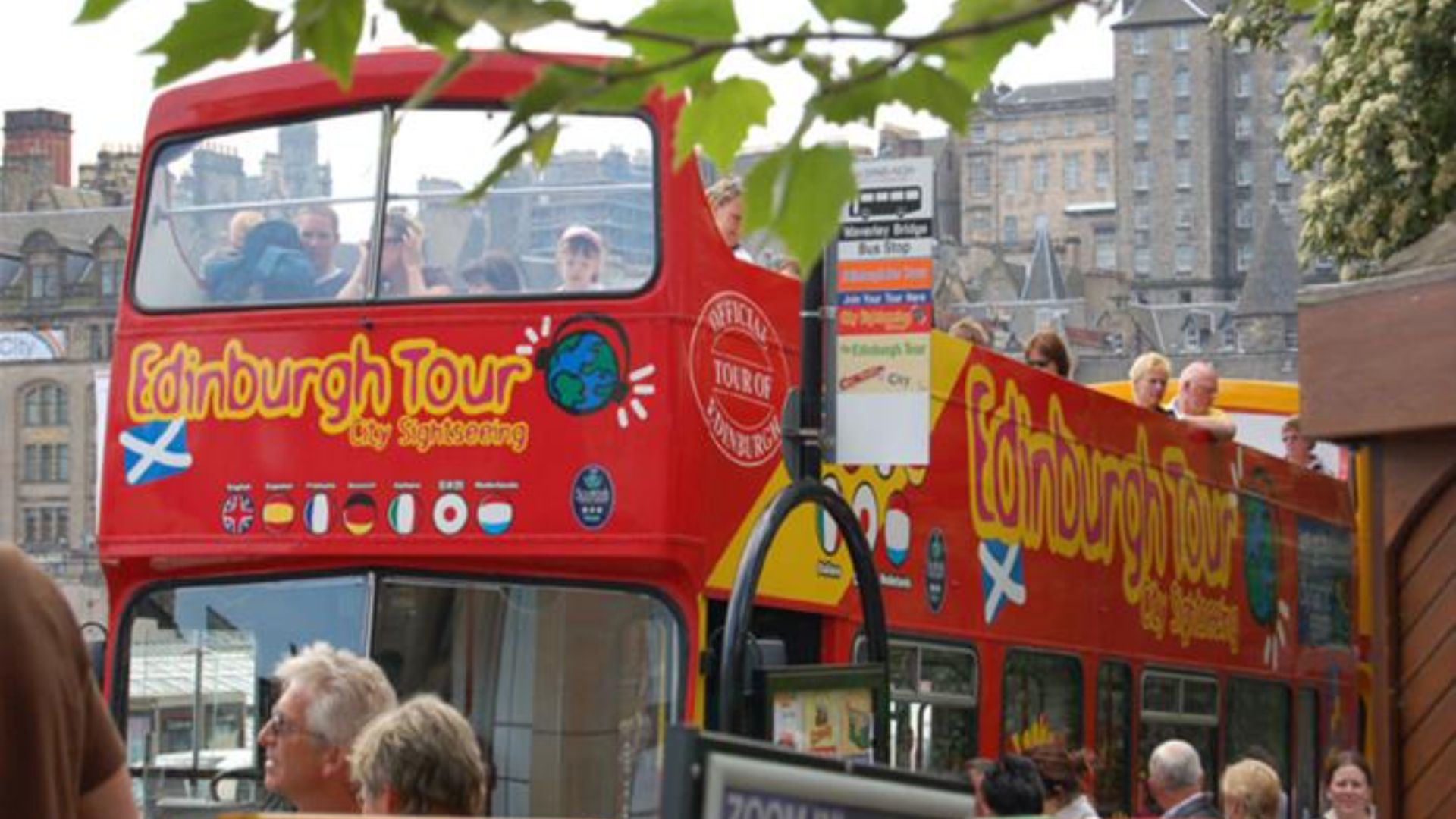 从伦敦出发前往爱丁堡城堡和随上随下巴士之旅
