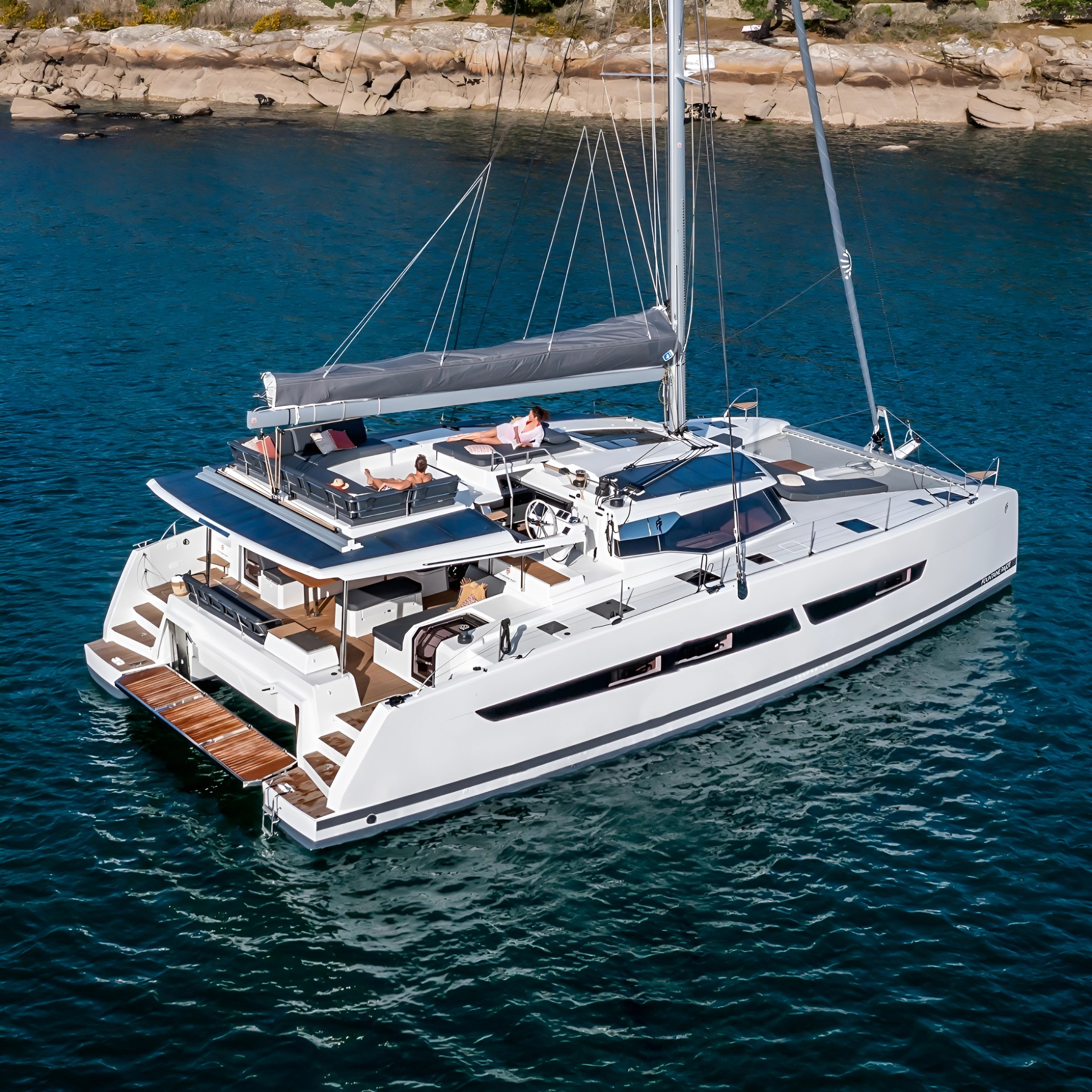 米科诺斯岛全新双体船游船之旅，含餐食、饮品和交通