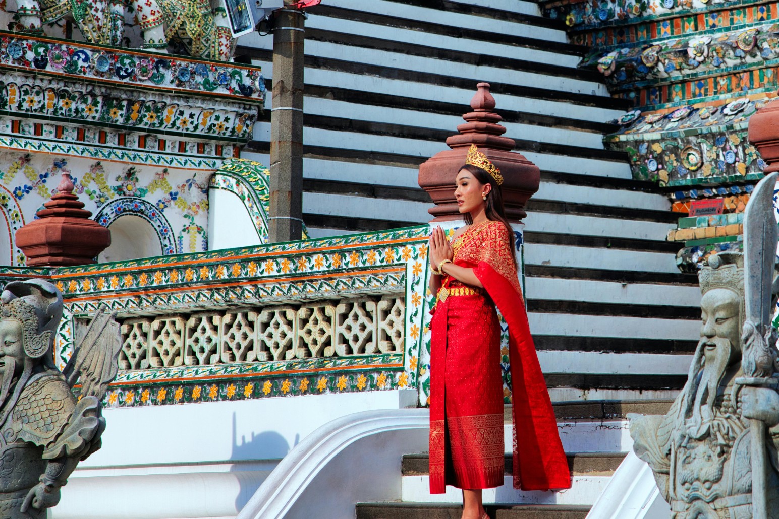 曼谷网红打卡城市游：灯光、相机、地标