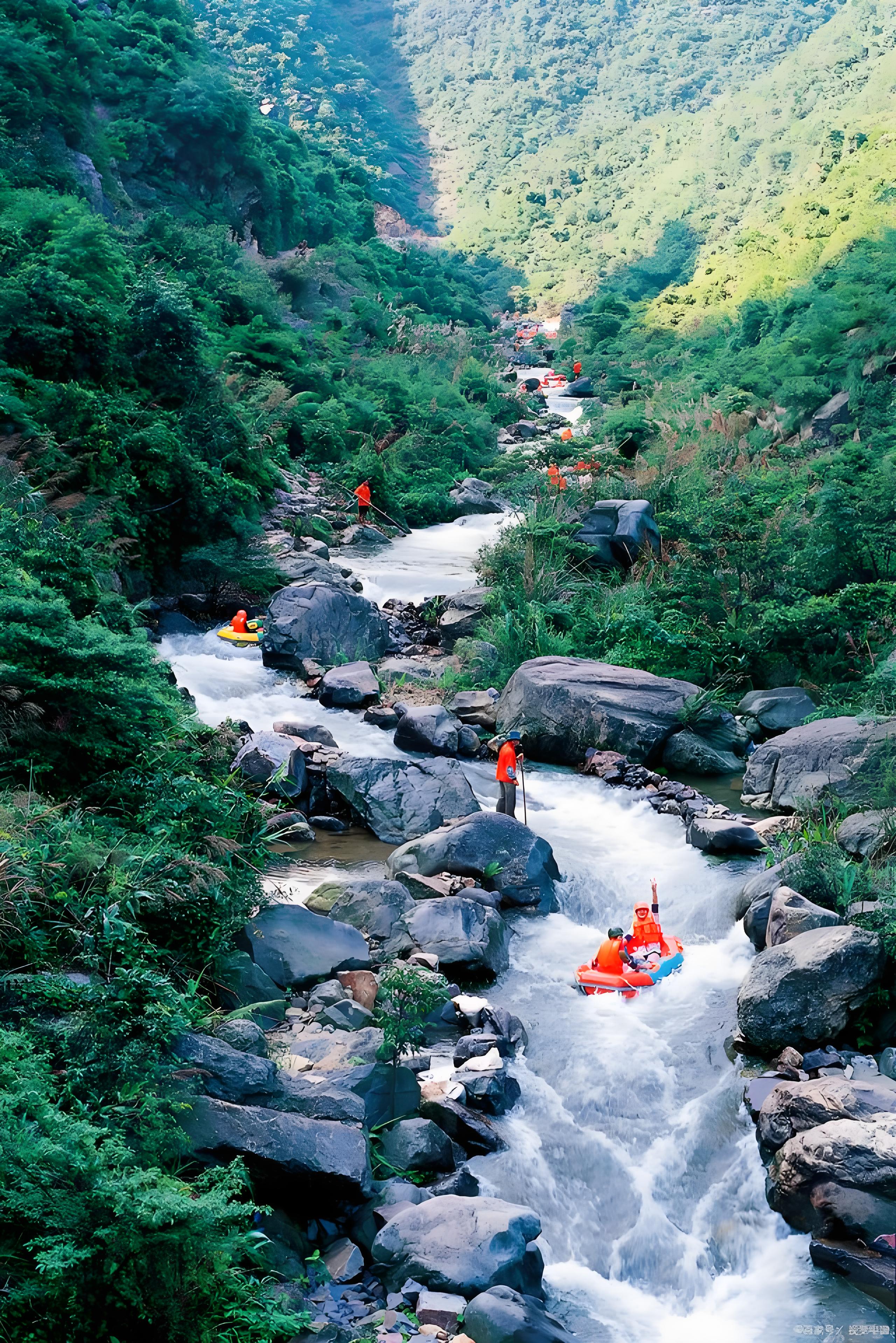 张家界出发猛洞河漂流 芙蓉镇 私家团一日游