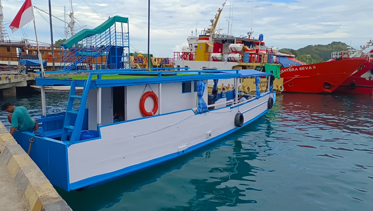 搭乘私人木船探索林卡岛和卡隆岛一日游