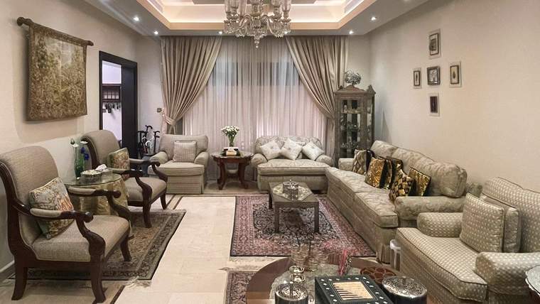 吉达当地人家享用贵宾晚餐