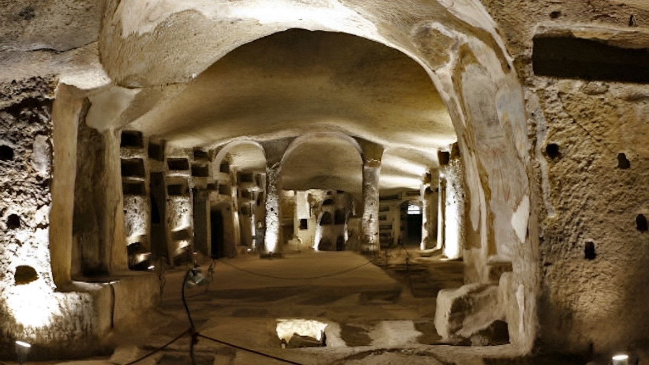 那不勒斯 (Naples) 圣热内罗地下墓穴 (San Gennaro catacomb)  之旅