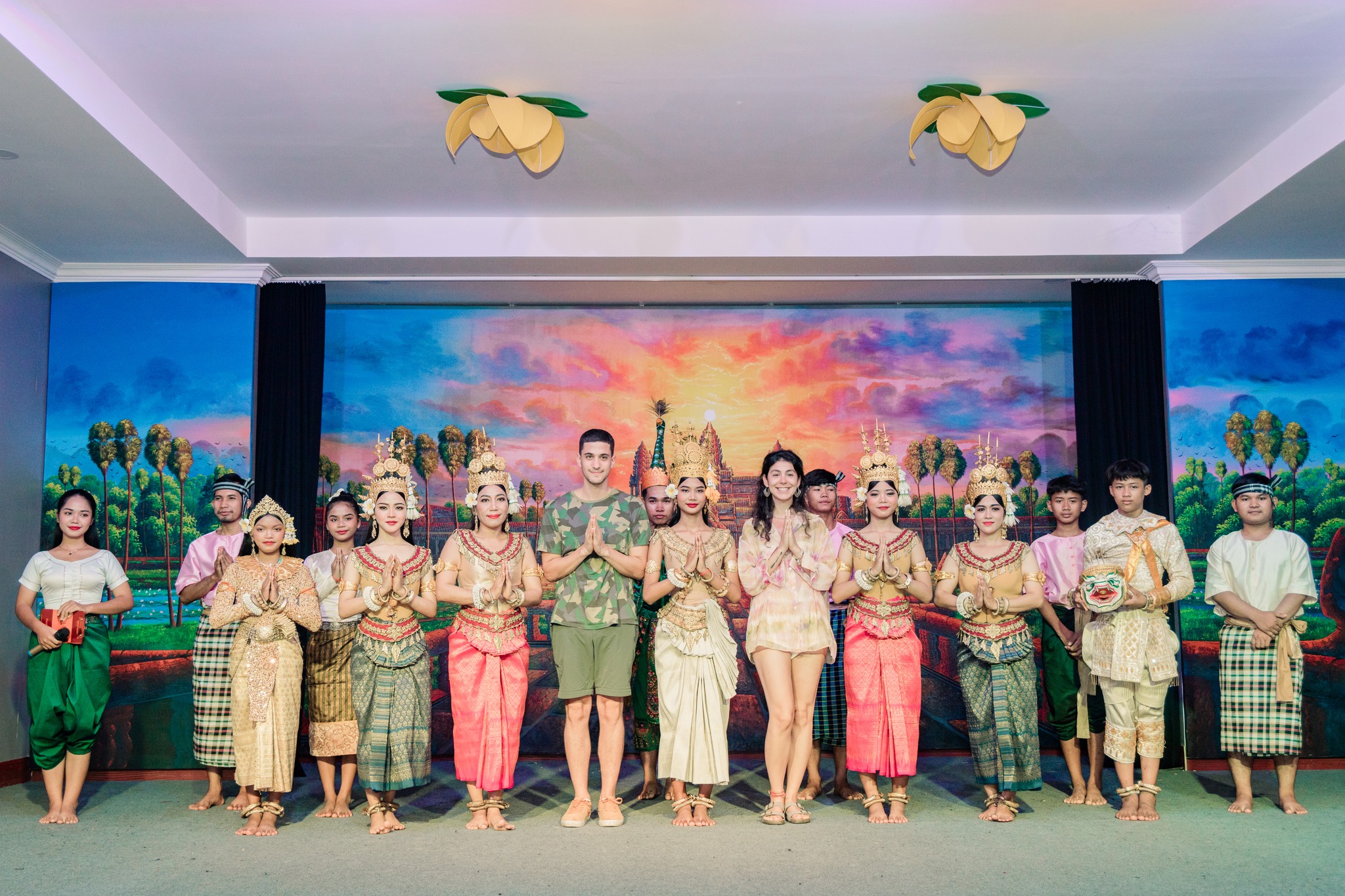 传统舞蹈表演，含套餐及酒店接送服务