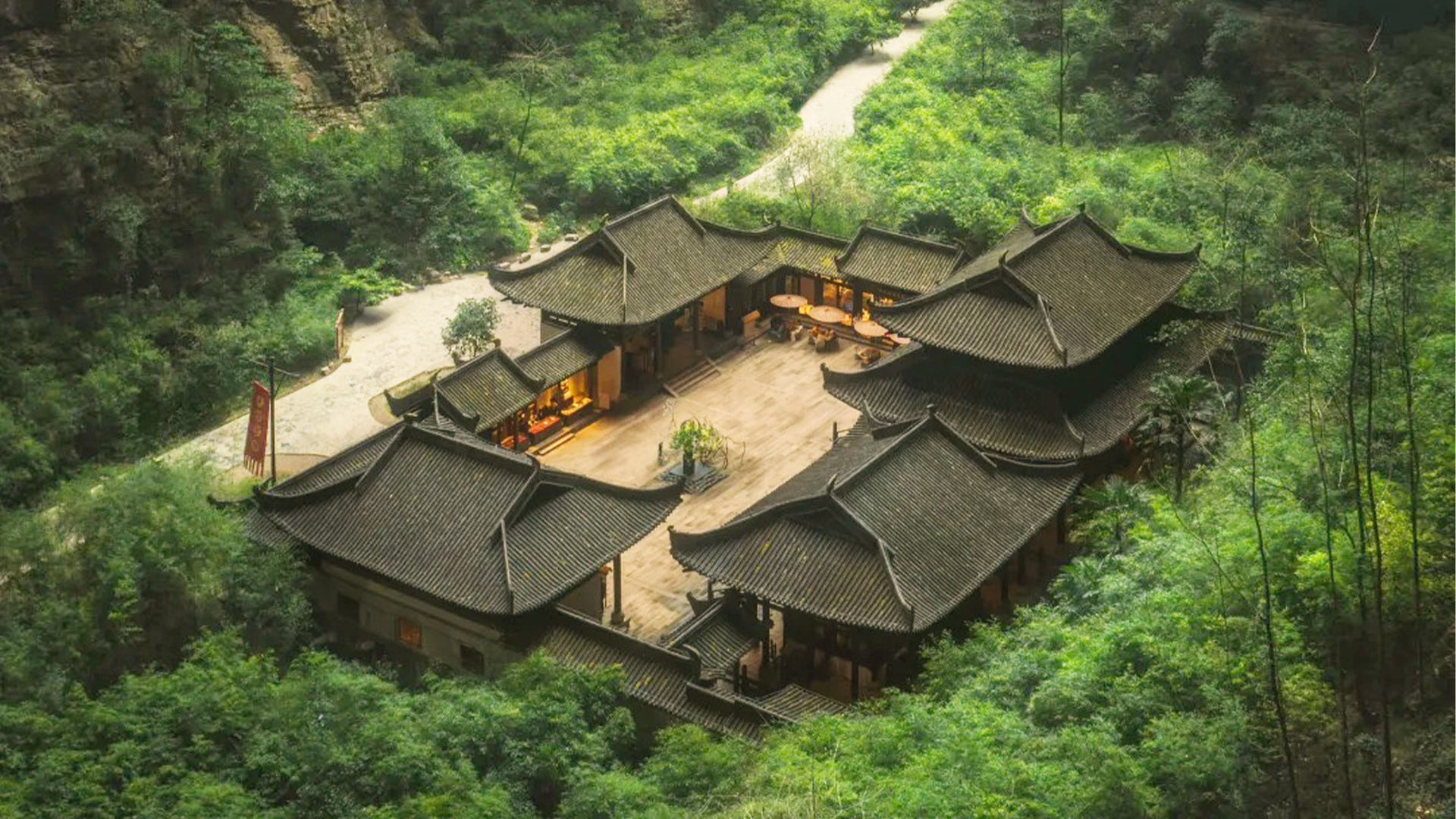 重庆武隆仙女山&天生三桥1日游（可选英语/俄语/越南语/印尼语/泰语/柬埔寨语小团+南国第一牧场+喀斯特地质奇观+电影变形金刚取景地）