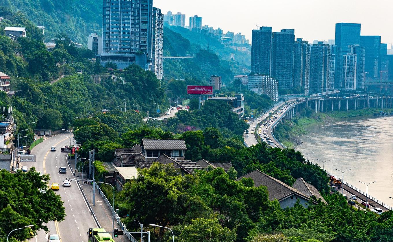 重庆市区Citywalk一日游私家团 赛博朋克8D山城（中英文导游+多条线路可选+解放碑+李子坝轻轨穿墙+火锅体验+长江索道过江体验）