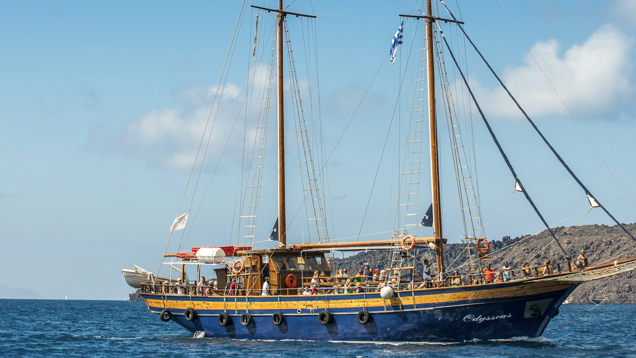 圣托里尼火山和温泉之旅