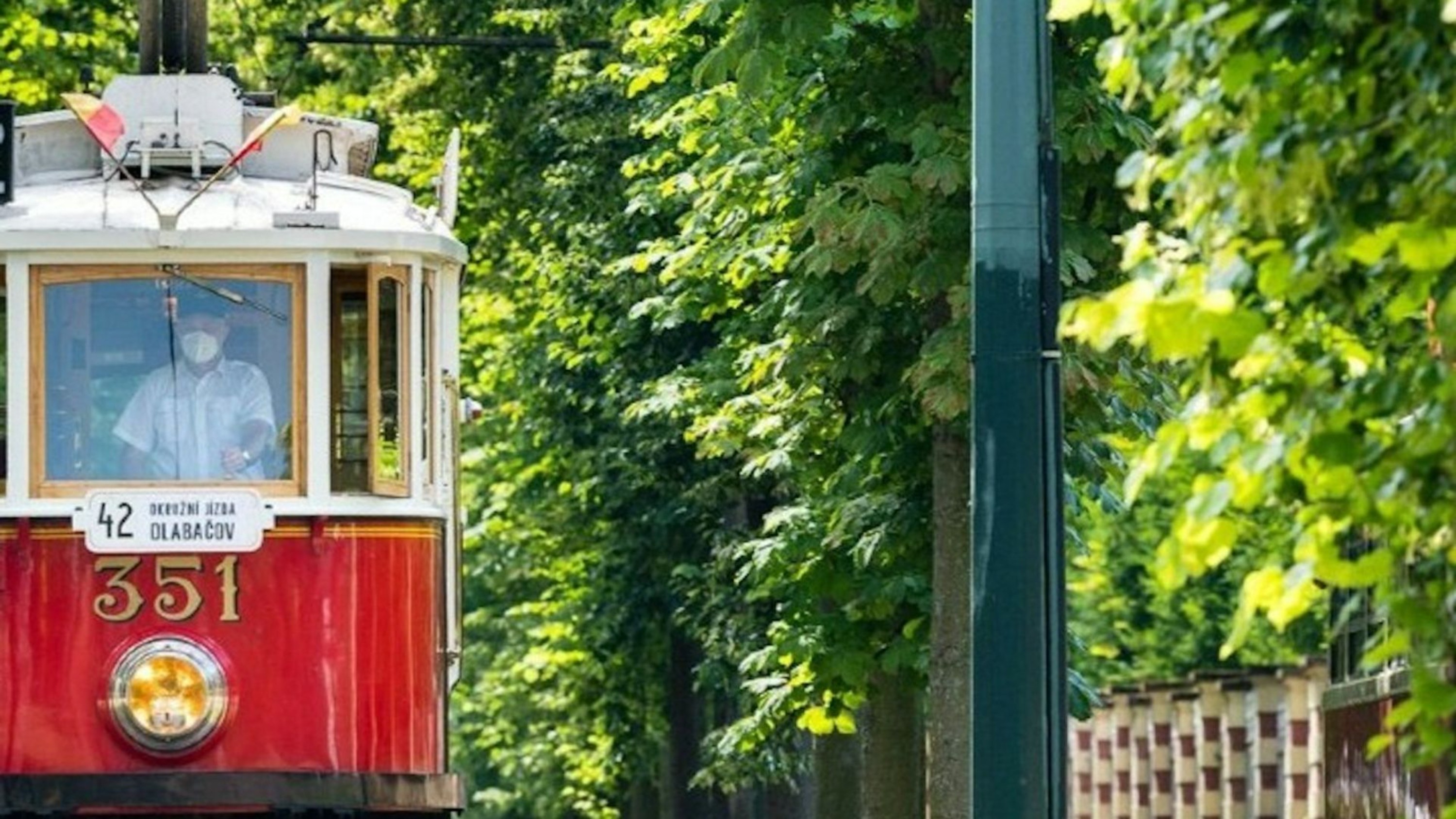 布拉格 42 号线随上随下历史电车票 (Hop-on Hop-off Historical Tram ticket for Line 42 in Prague)