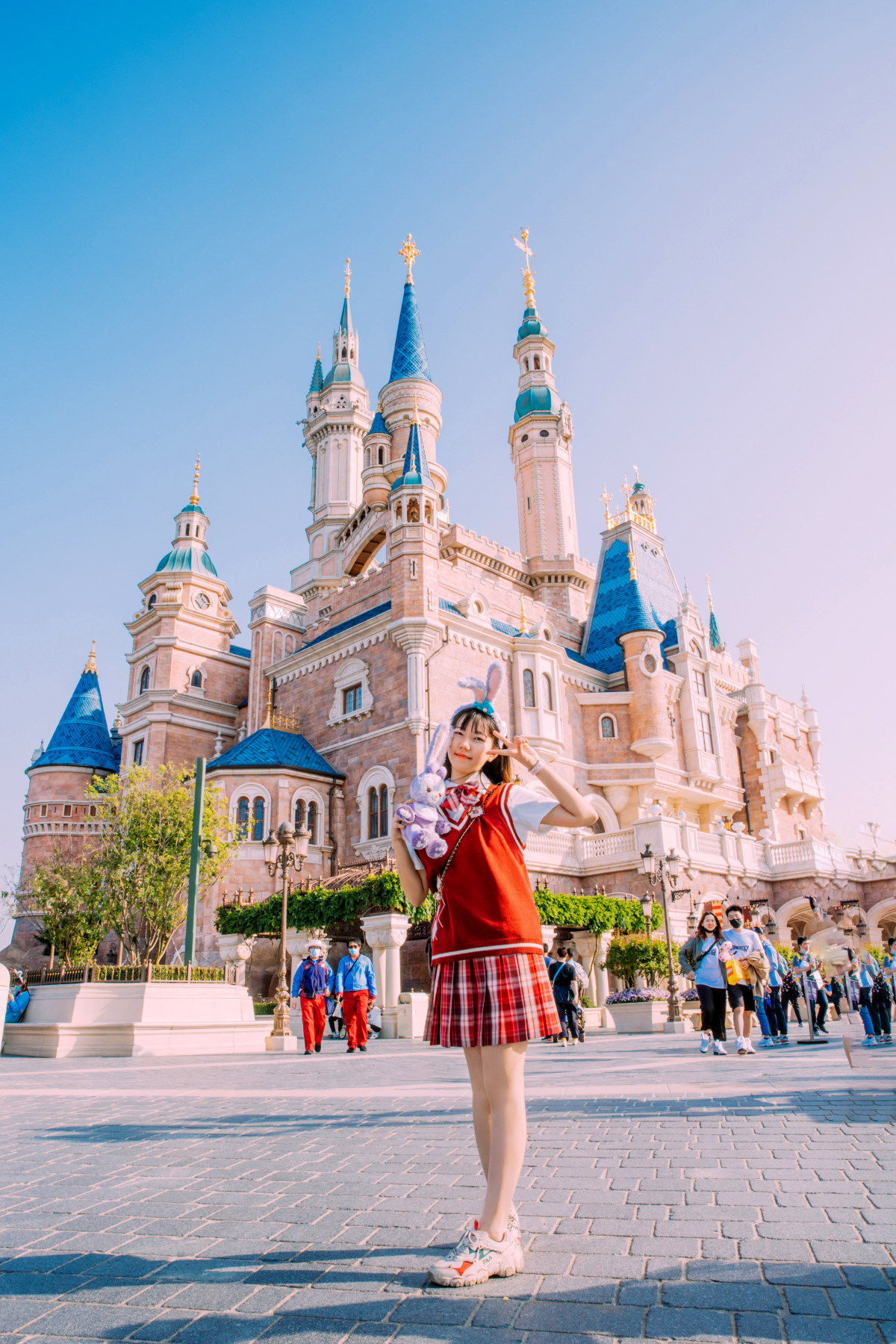 上海迪士尼度假区旅拍（三年以上专业摄影师+全程动作摆拍指导+底片简修全送赠精修+可选地旋转木马/城堡/爱丽丝梦游仙境等）