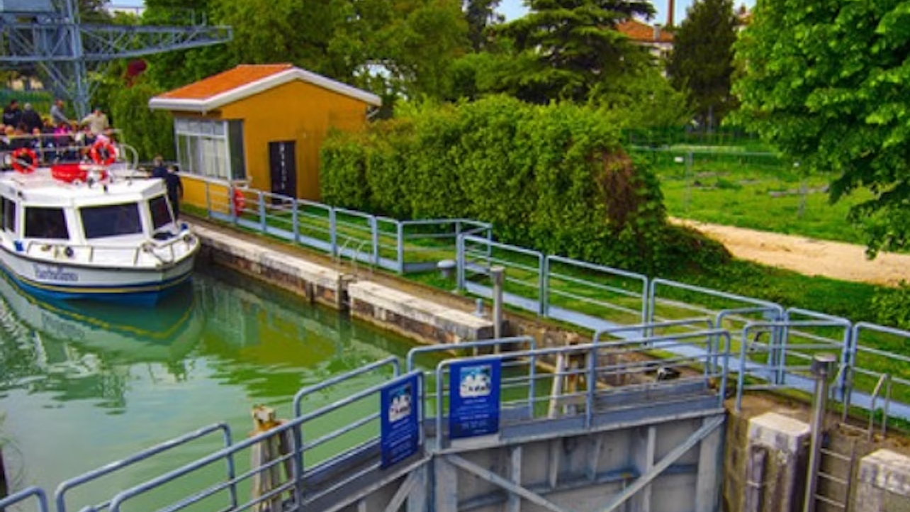 布拉诺巡游从帕多瓦到威尼斯的一日游 (Burchiello Cruise day tour from Padua to Venice)