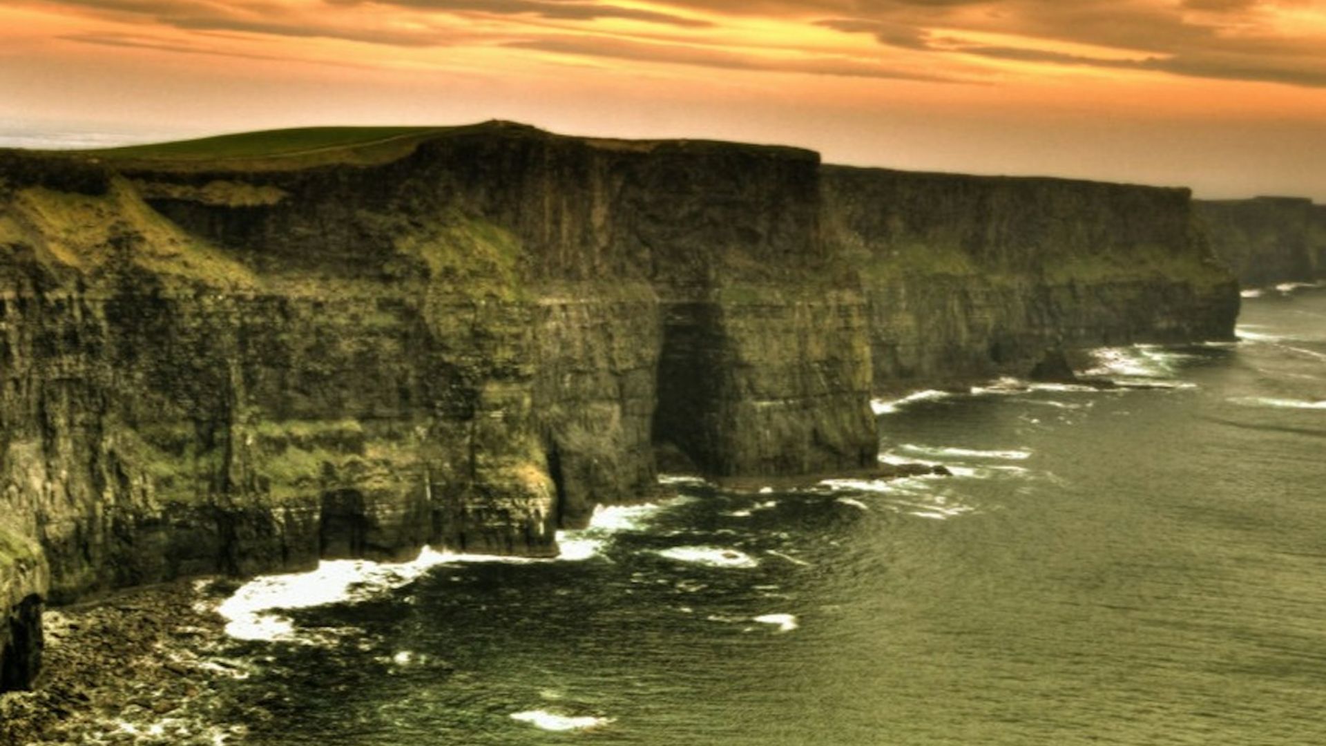 从都柏林出发的莫赫悬崖、基尔马杜修道院和戈尔韦市之旅