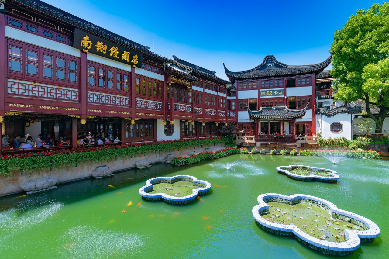 上海美食1日游（含午餐&晚餐+中国茶体验和品尝+玉佛寺+东方明珠+豫园+黄浦江游船）