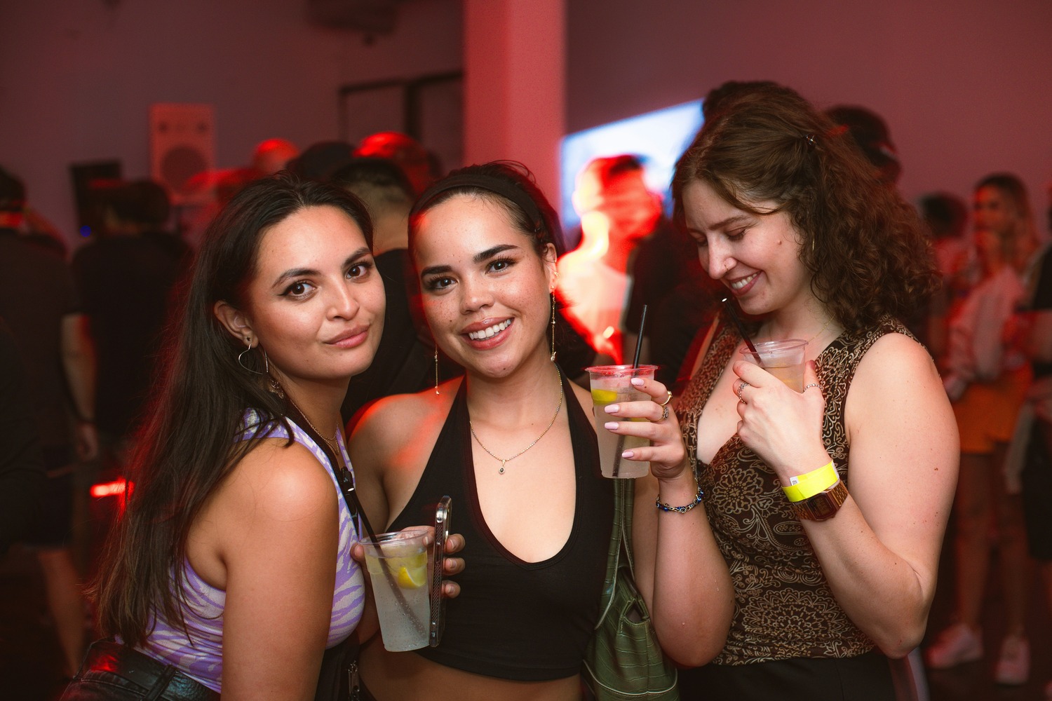 微醺之旅：地下酒吧、饮酒游戏和史诗级酒吧串游！