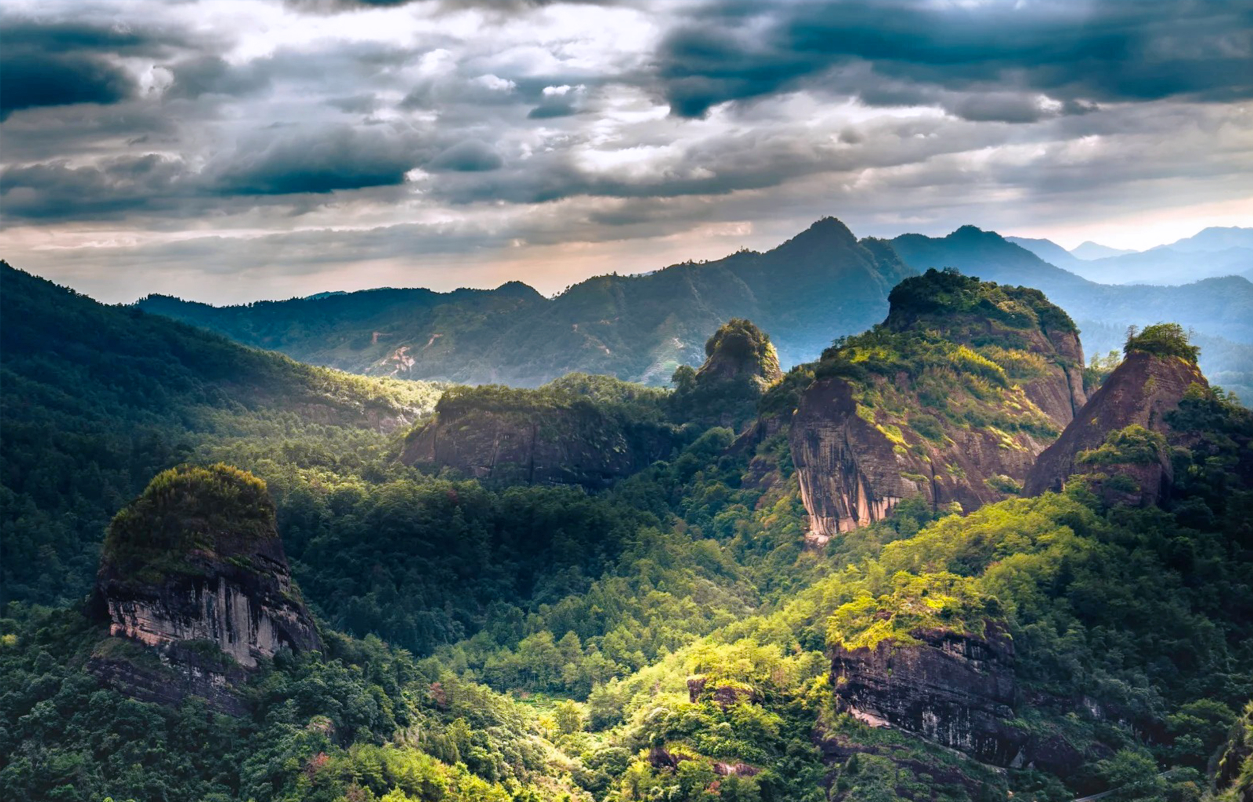福建武夷山&九曲溪深度2日游（大红袍母树&免费品尝大红袍+天游峰+九曲溪竹筏漂流体验+赠送特色餐食+动车厦门往返+可选印象大红袍演出）
